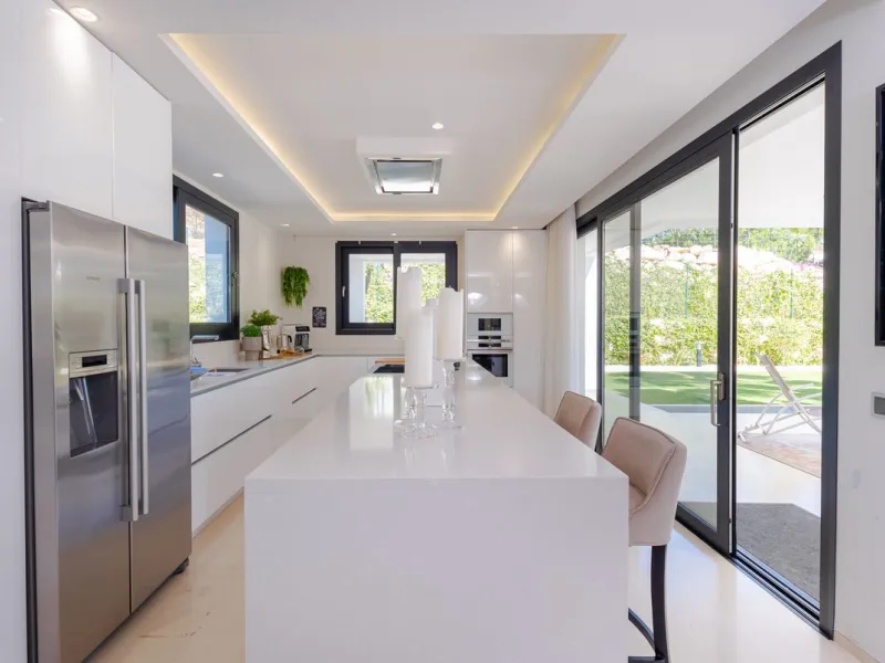 Located within an exclusive, fully gated residential community with 24-hour security, this outstanding contemporary villa occupies the largest plot in the development, offering exceptional privacy, generous space, and a prime setting. Set on an expansive 