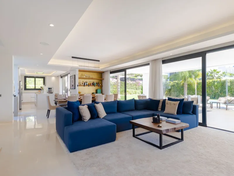 Located within an exclusive, fully gated residential community with 24-hour security, this outstanding contemporary villa occupies the largest plot in the development, offering exceptional privacy, generous space, and a prime setting. Set on an expansive 