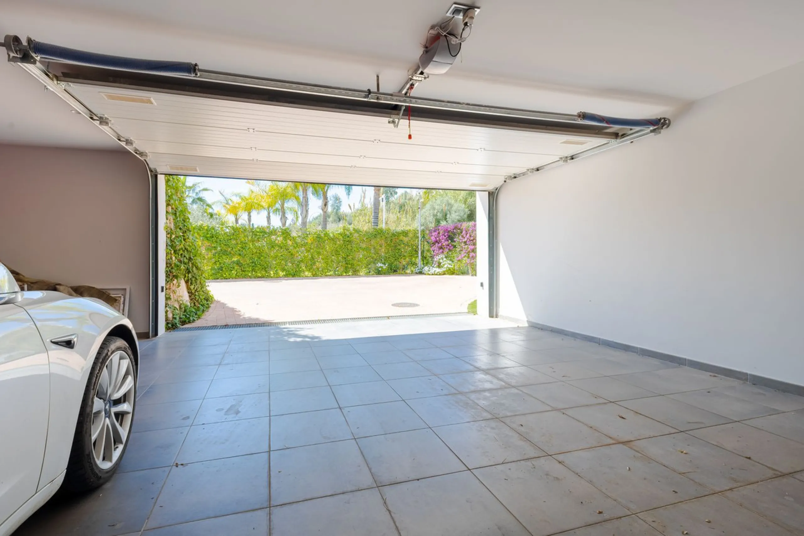 Located within an exclusive, fully gated residential community with 24-hour security, this outstanding contemporary villa occupies the largest plot in the development, offering exceptional privacy, generous space, and a prime setting. Set on an expansive 