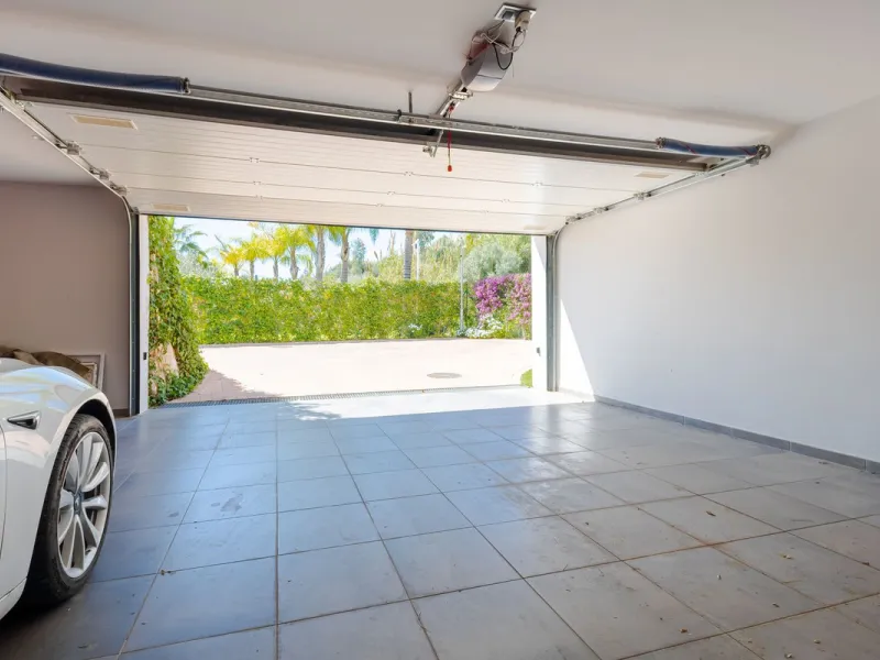 Located within an exclusive, fully gated residential community with 24-hour security, this outstanding contemporary villa occupies the largest plot in the development, offering exceptional privacy, generous space, and a prime setting. Set on an expansive 