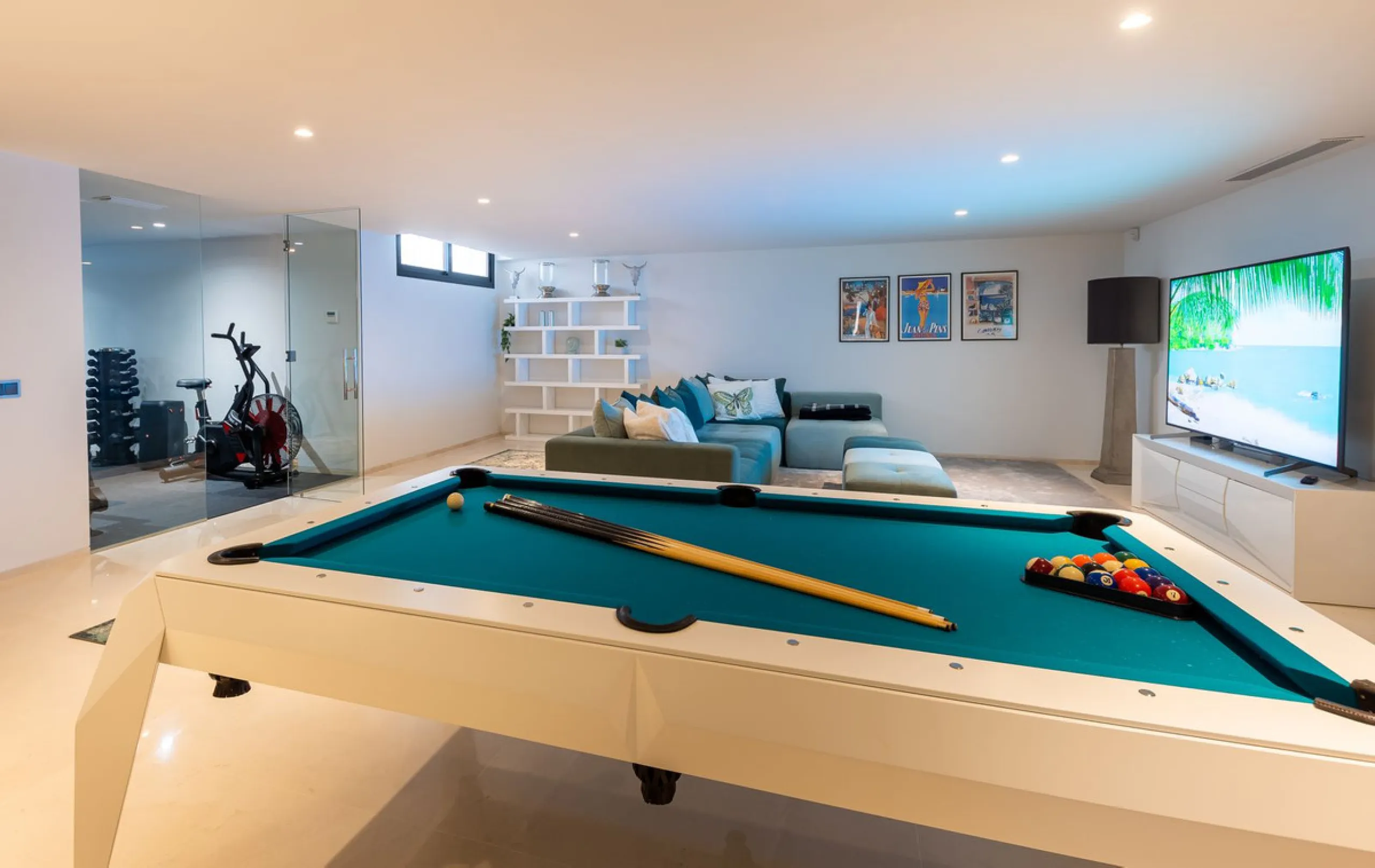 Located within an exclusive, fully gated residential community with 24-hour security, this outstanding contemporary villa occupies the largest plot in the development, offering exceptional privacy, generous space, and a prime setting. Set on an expansive 
