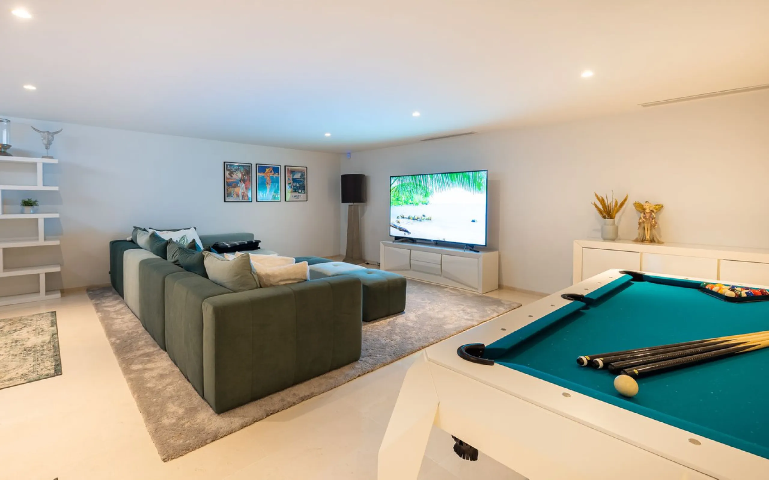 Located within an exclusive, fully gated residential community with 24-hour security, this outstanding contemporary villa occupies the largest plot in the development, offering exceptional privacy, generous space, and a prime setting. Set on an expansive 
