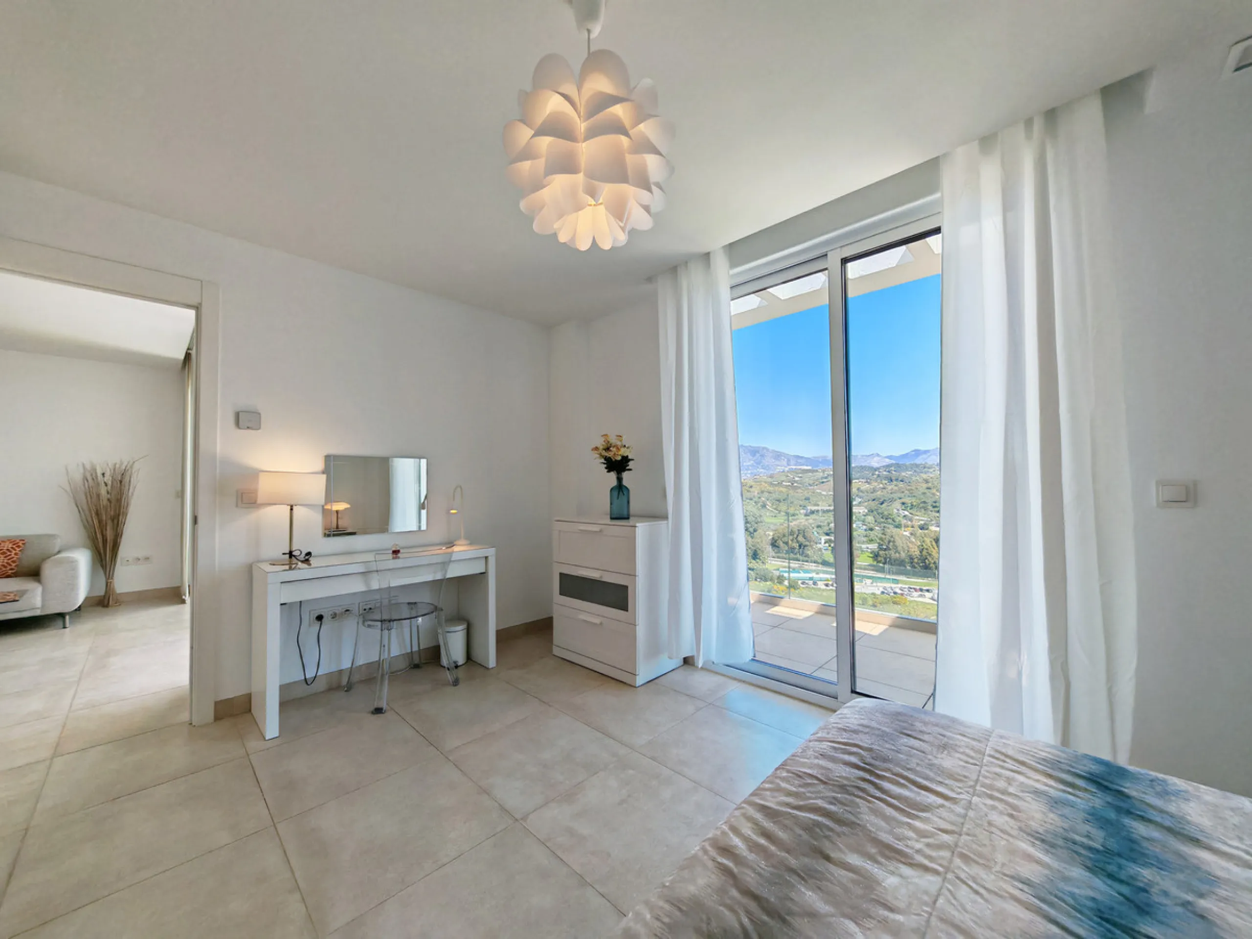 Apartment - Middle Floor Apartment в продаже в Mijas, Málaga. В доме 3 спален и 2 ванных комнат. Площадь дома 112 м²