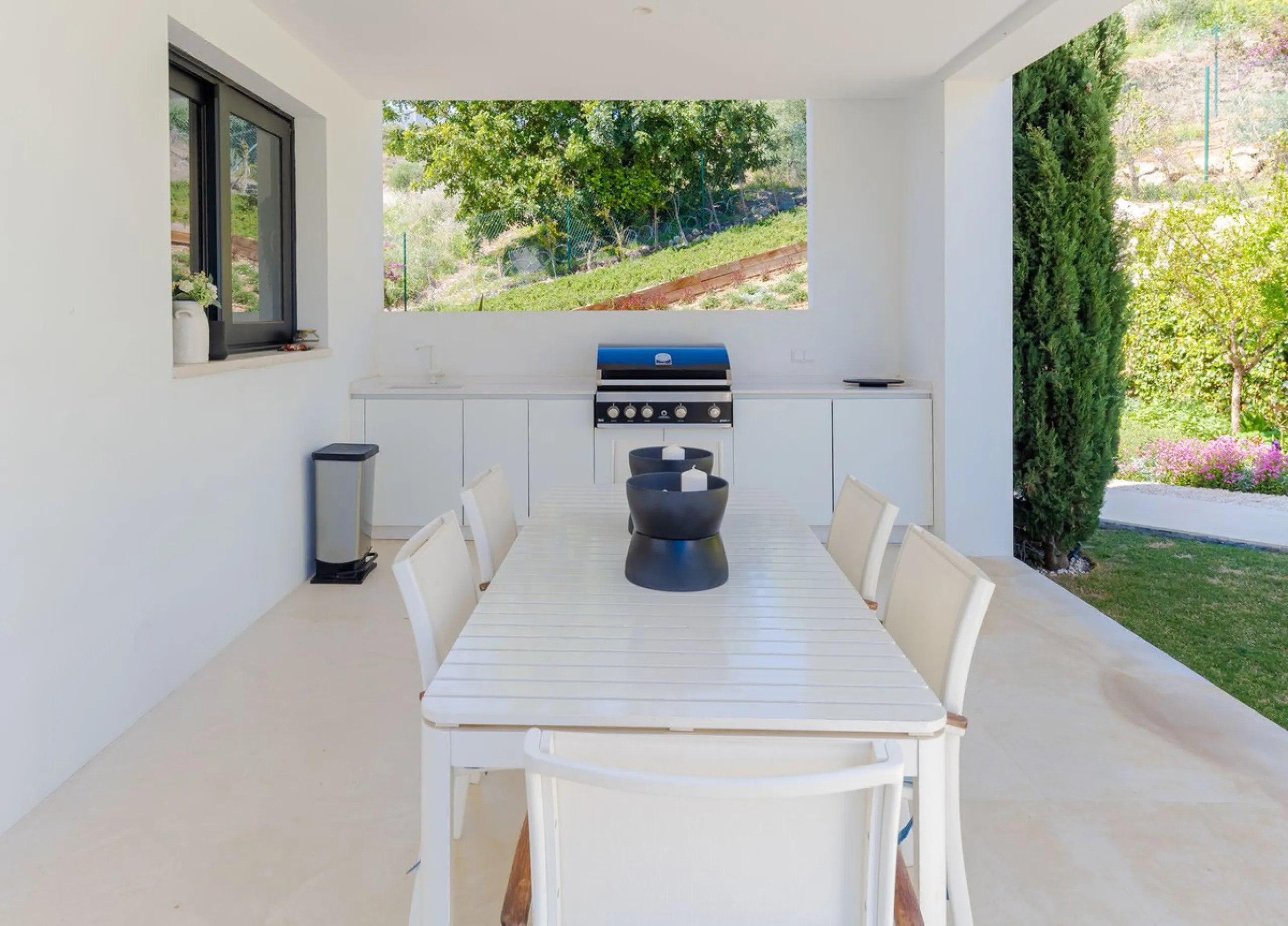Located within an exclusive, fully gated residential community with 24-hour security, this outstanding contemporary villa occupies the largest plot in the development, offering exceptional privacy, generous space, and a prime setting. Set on an expansive 