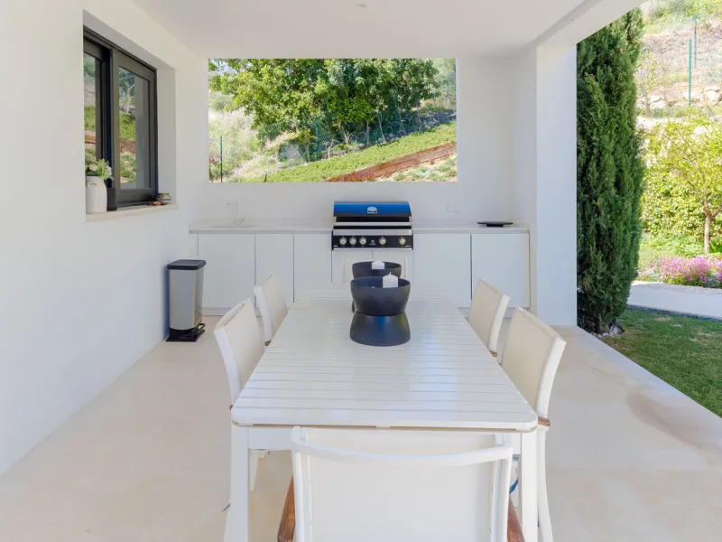 Located within an exclusive, fully gated residential community with 24-hour security, this outstanding contemporary villa occupies the largest plot in the development, offering exceptional privacy, generous space, and a prime setting. Set on an expansive 