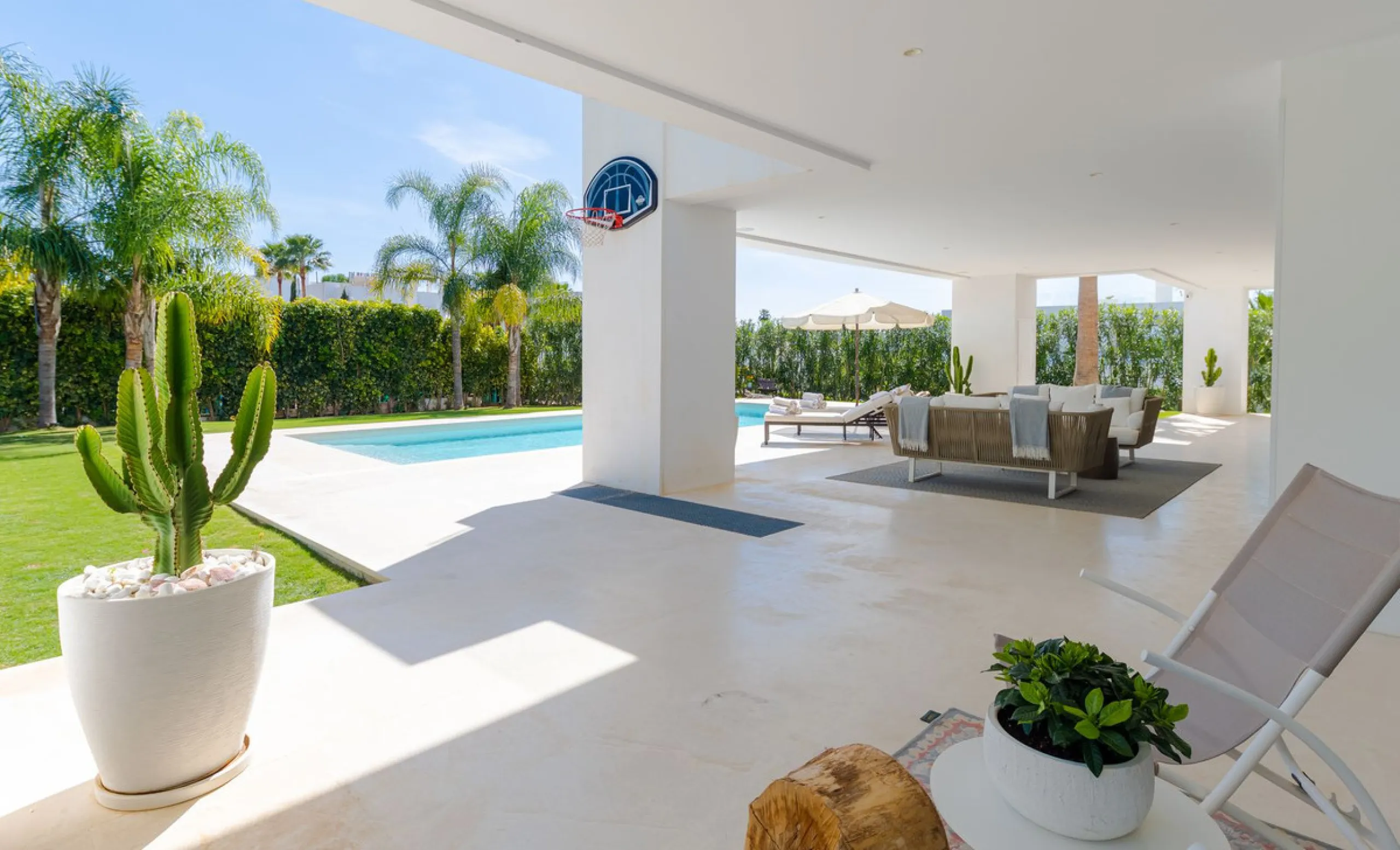 Located within an exclusive, fully gated residential community with 24-hour security, this outstanding contemporary villa occupies the largest plot in the development, offering exceptional privacy, generous space, and a prime setting. Set on an expansive 