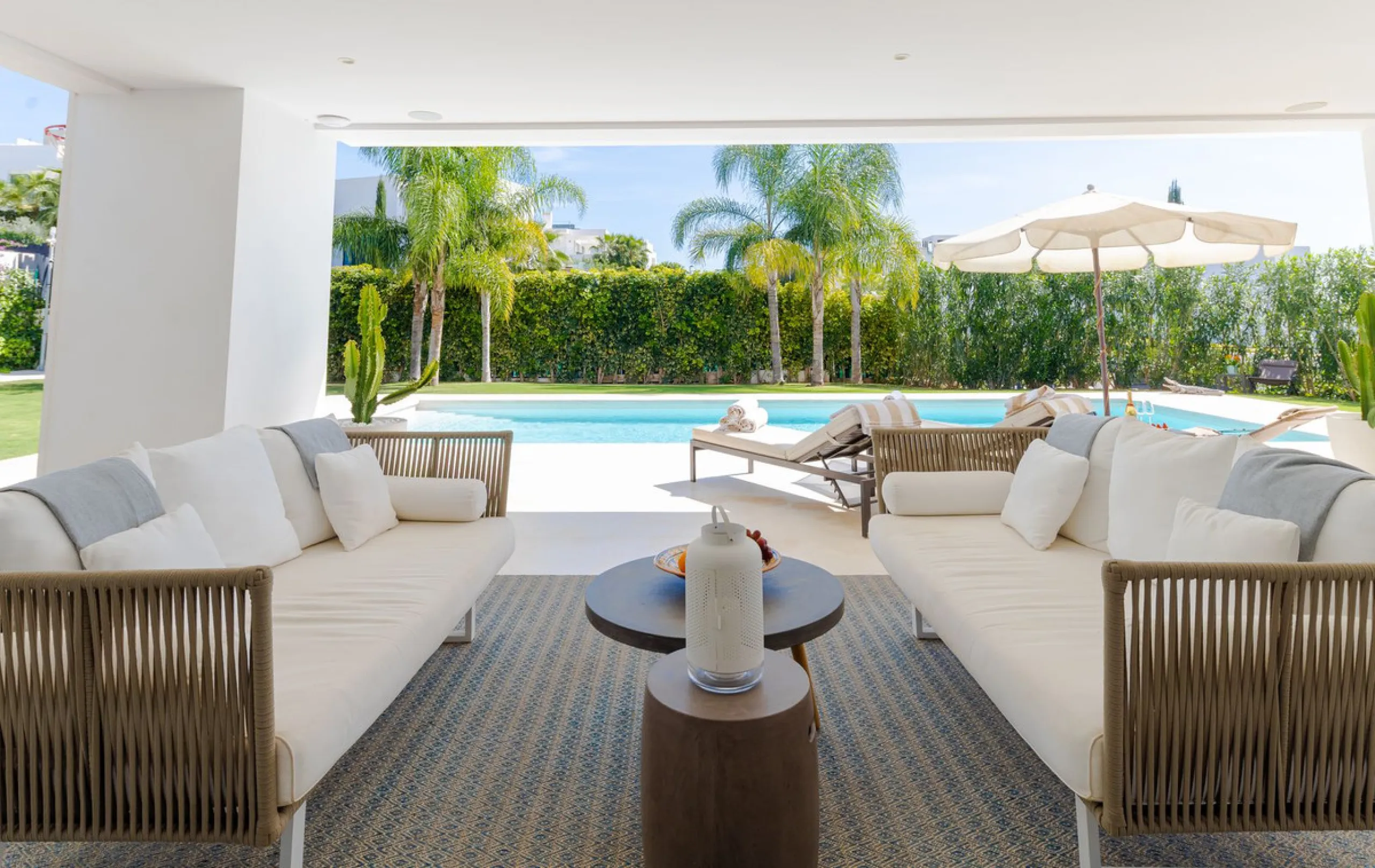 Located within an exclusive, fully gated residential community with 24-hour security, this outstanding contemporary villa occupies the largest plot in the development, offering exceptional privacy, generous space, and a prime setting. Set on an expansive 