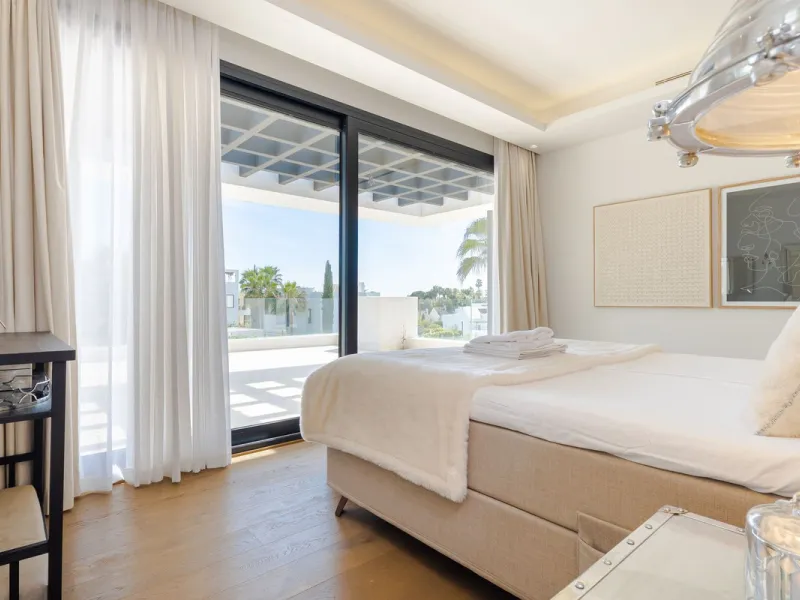 Located within an exclusive, fully gated residential community with 24-hour security, this outstanding contemporary villa occupies the largest plot in the development, offering exceptional privacy, generous space, and a prime setting. Set on an expansive 