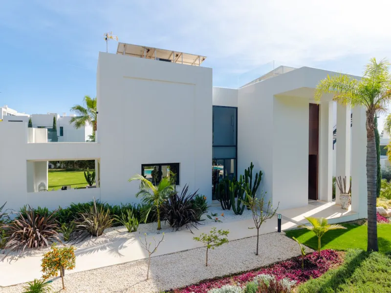 Located within an exclusive, fully gated residential community with 24-hour security, this outstanding contemporary villa occupies the largest plot in the development, offering exceptional privacy, generous space, and a prime setting. Set on an expansive 