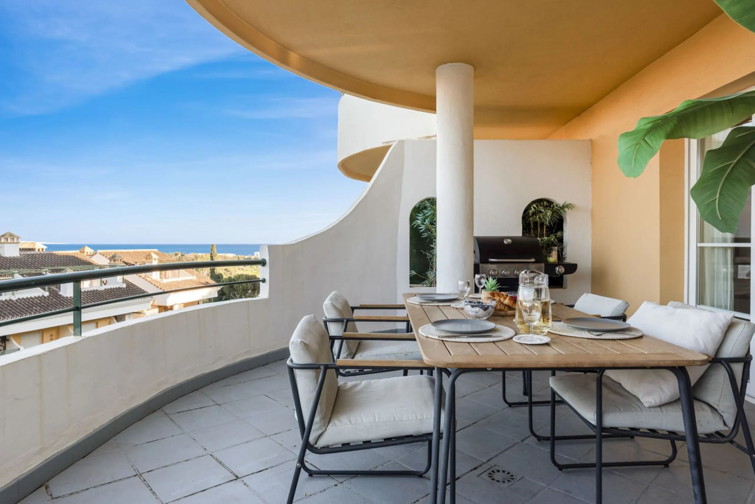 Modern 2-Bedroom Apartment with spectacular Sea & Mountain Views in Señorio de Aloha, Nueva Andalucía