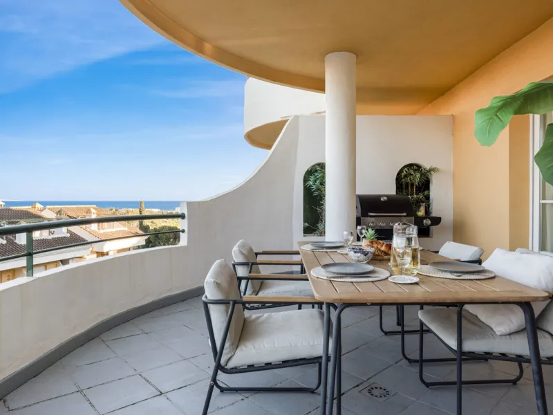 Apartment - Middle Floor Apartment в продаже в Marbella, Málaga. В доме 2 спален и 2 ванных комнат. Площадь дома 141 м²