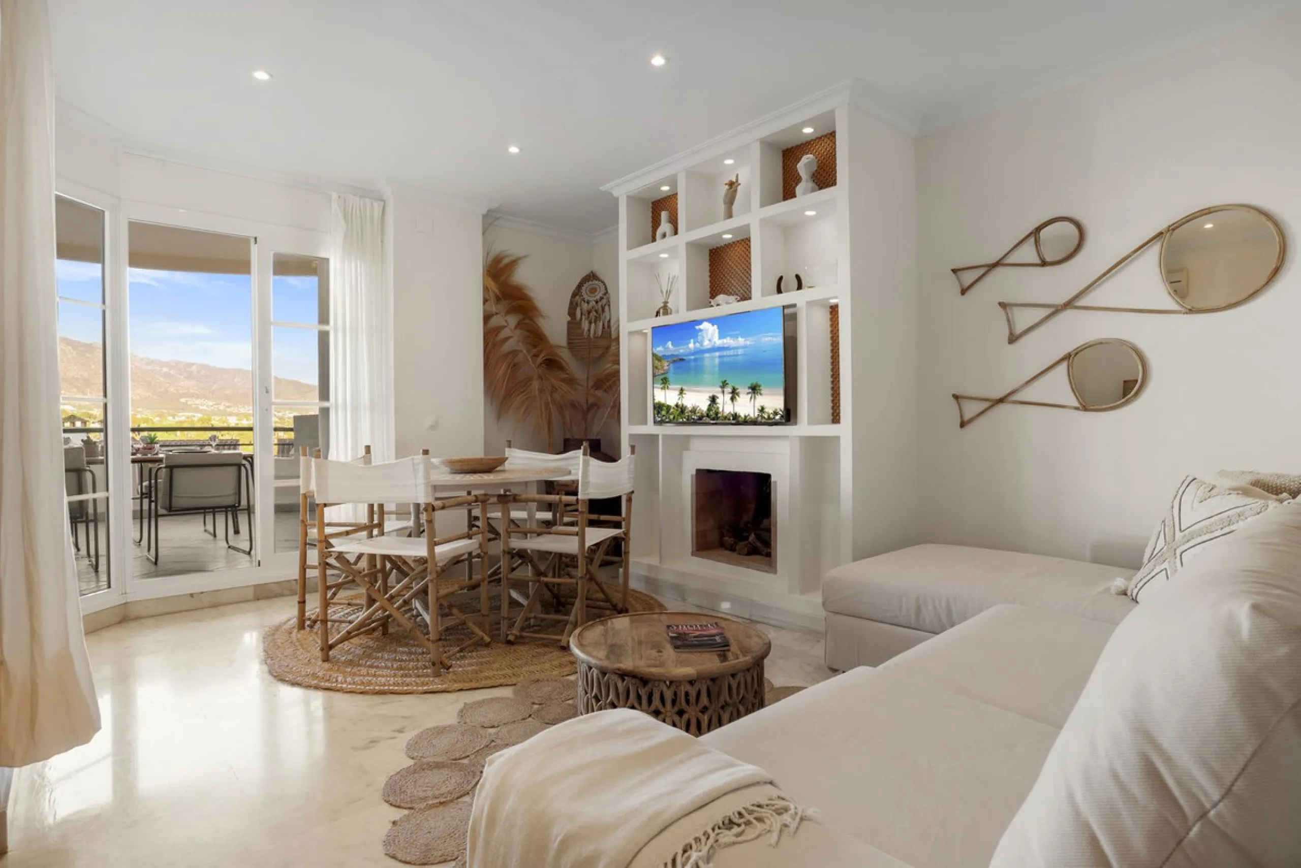 Modern 2-Bedroom Apartment with spectacular Sea & Mountain Views in Señorio de Aloha, Nueva Andalucía