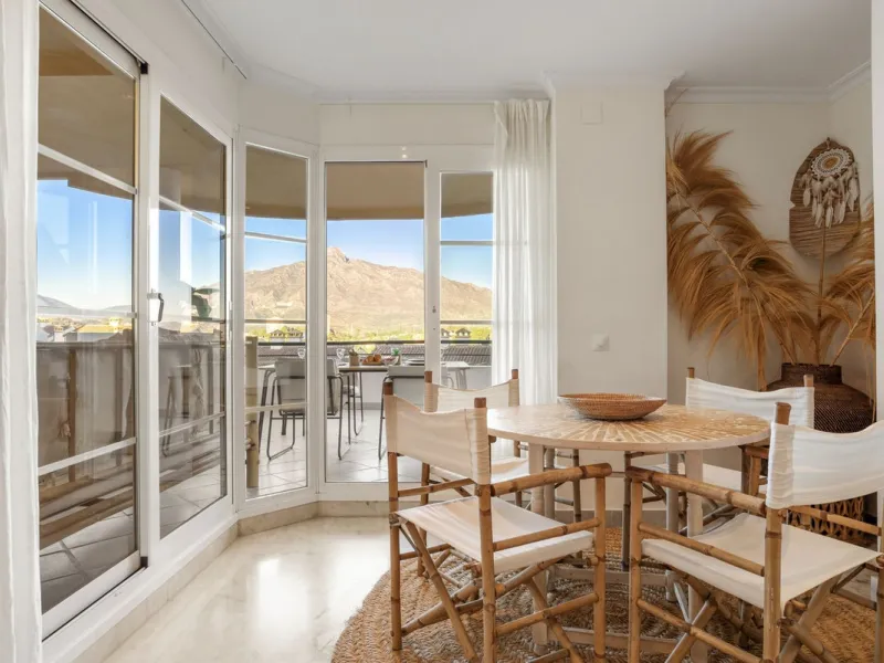 Modern 2-Bedroom Apartment with spectacular Sea & Mountain Views in Señorio de Aloha, Nueva Andalucía