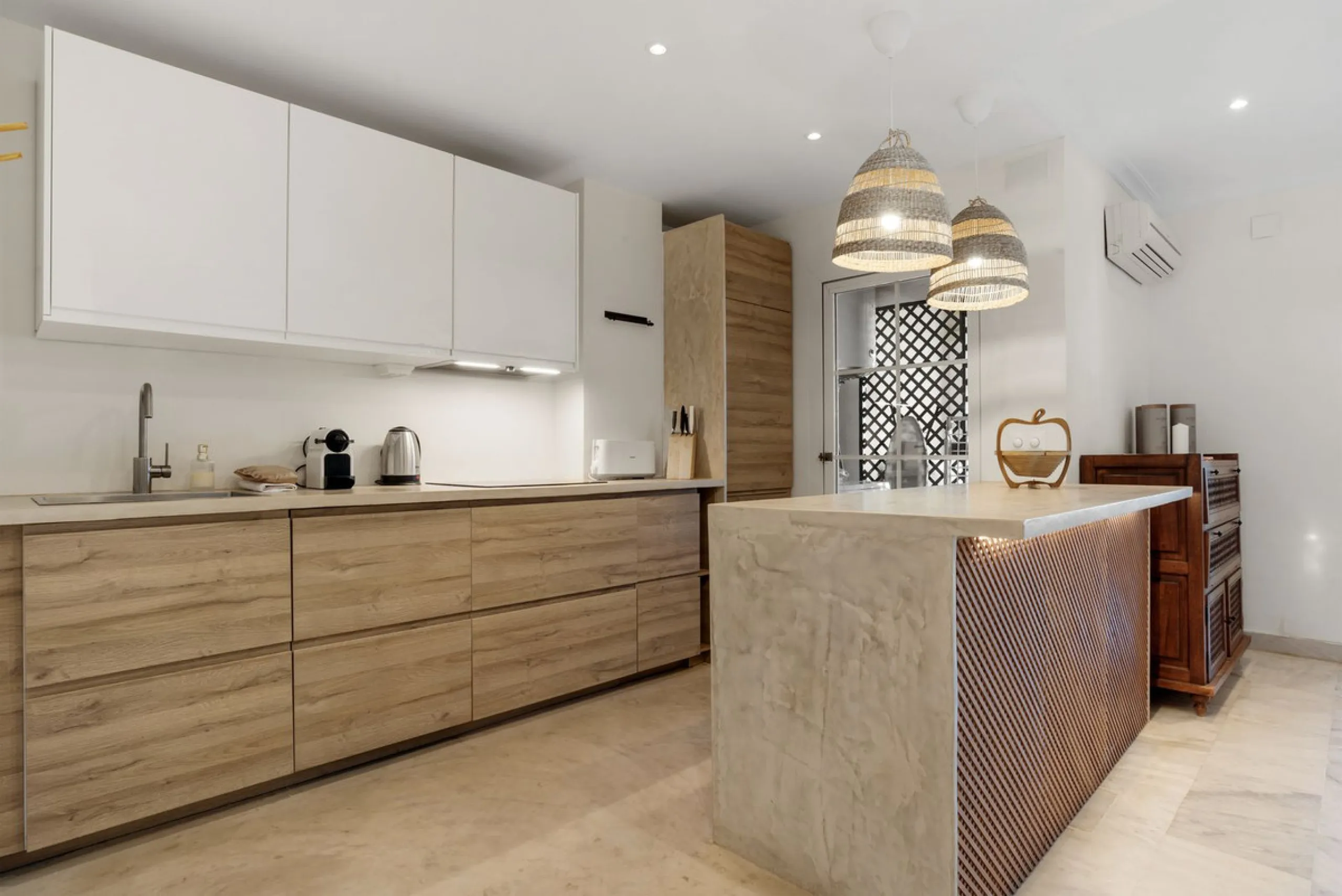 Modern 2-Bedroom Apartment with spectacular Sea & Mountain Views in Señorio de Aloha, Nueva Andalucía