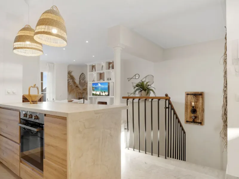 Modern 2-Bedroom Apartment with spectacular Sea & Mountain Views in Señorio de Aloha, Nueva Andalucía