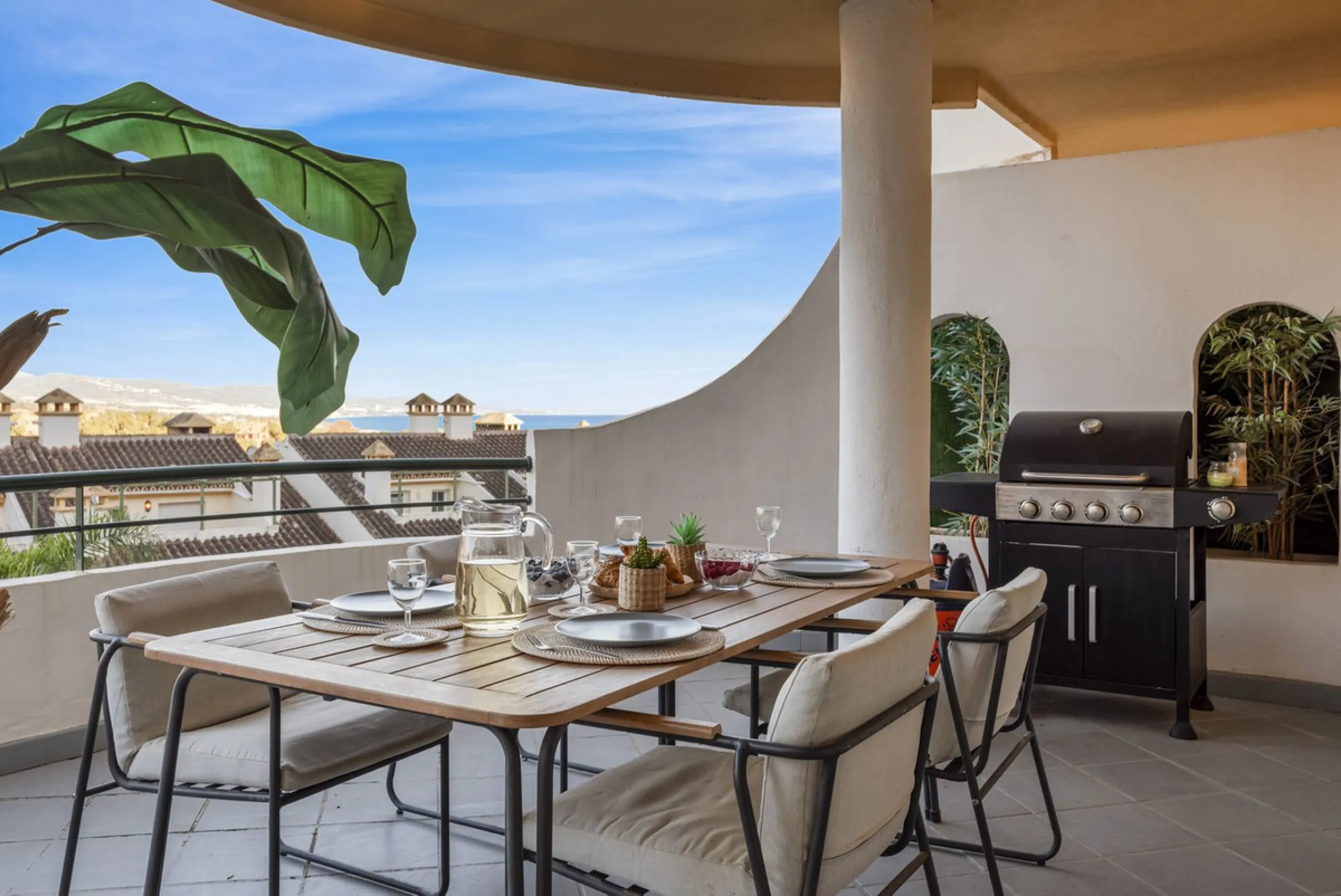 Modern 2-Bedroom Apartment with spectacular Sea & Mountain Views in Señorio de Aloha, Nueva Andalucía