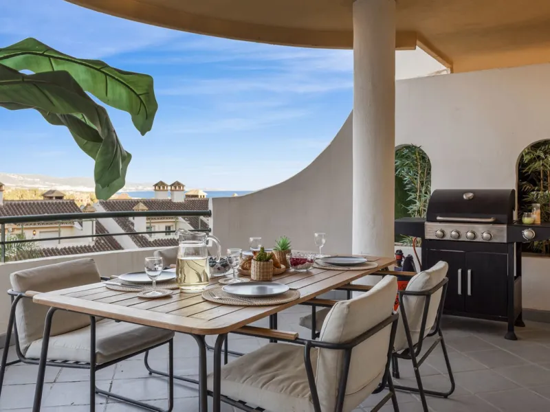 Modern 2-Bedroom Apartment with spectacular Sea & Mountain Views in Señorio de Aloha, Nueva Andalucía