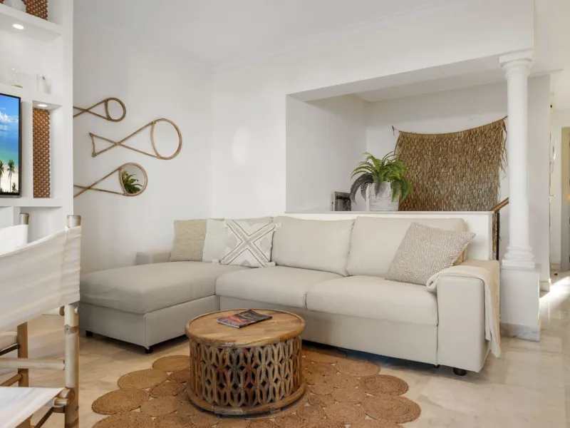 Modern 2-Bedroom Apartment with spectacular Sea & Mountain Views in Señorio de Aloha, Nueva Andalucía