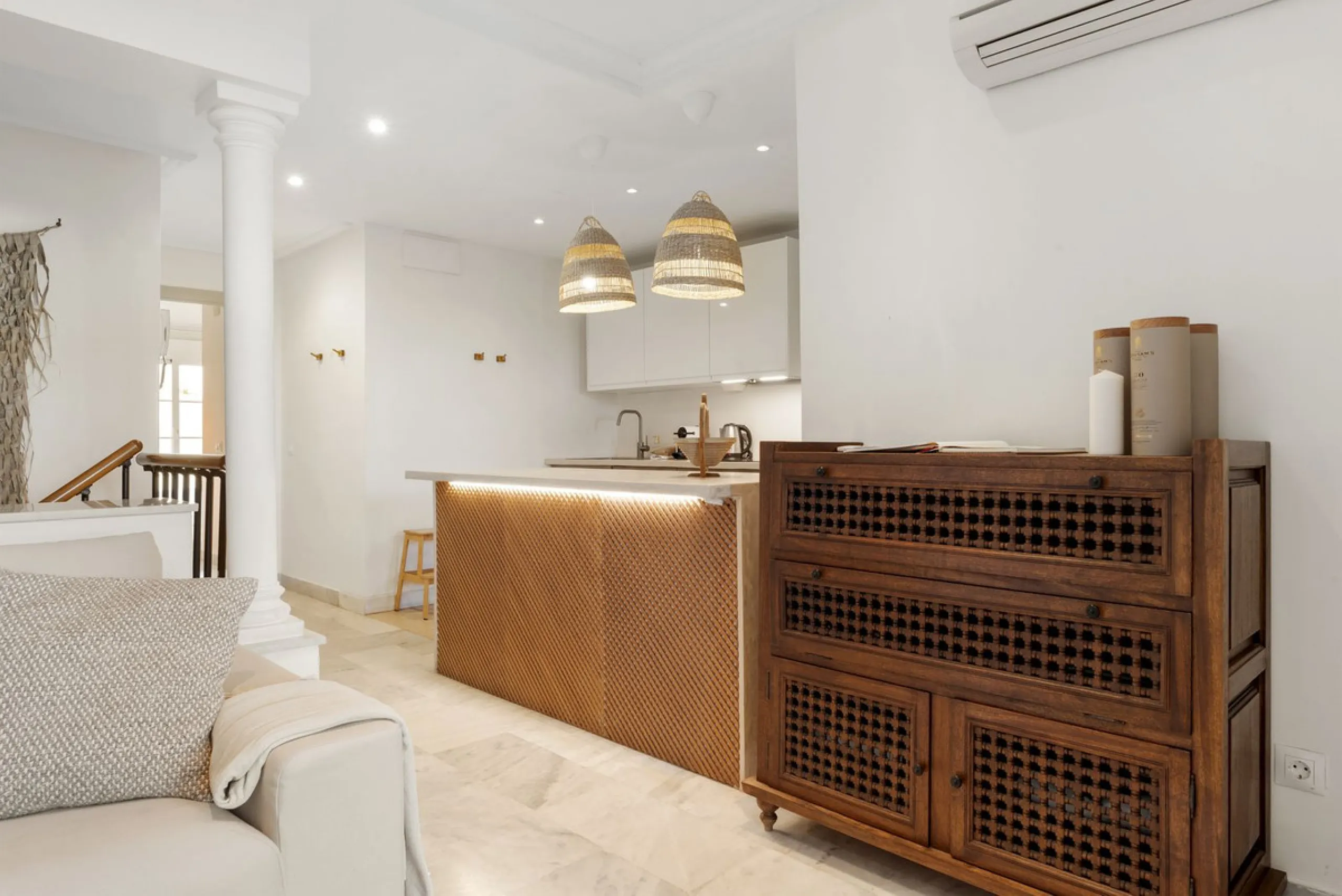 Modern 2-Bedroom Apartment with spectacular Sea & Mountain Views in Señorio de Aloha, Nueva Andalucía