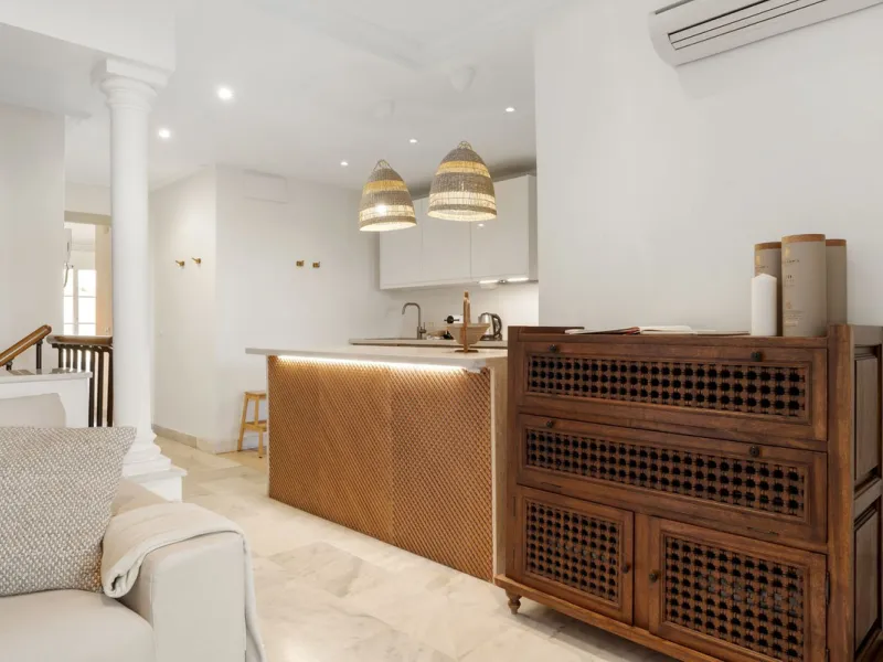 Modern 2-Bedroom Apartment with spectacular Sea & Mountain Views in Señorio de Aloha, Nueva Andalucía