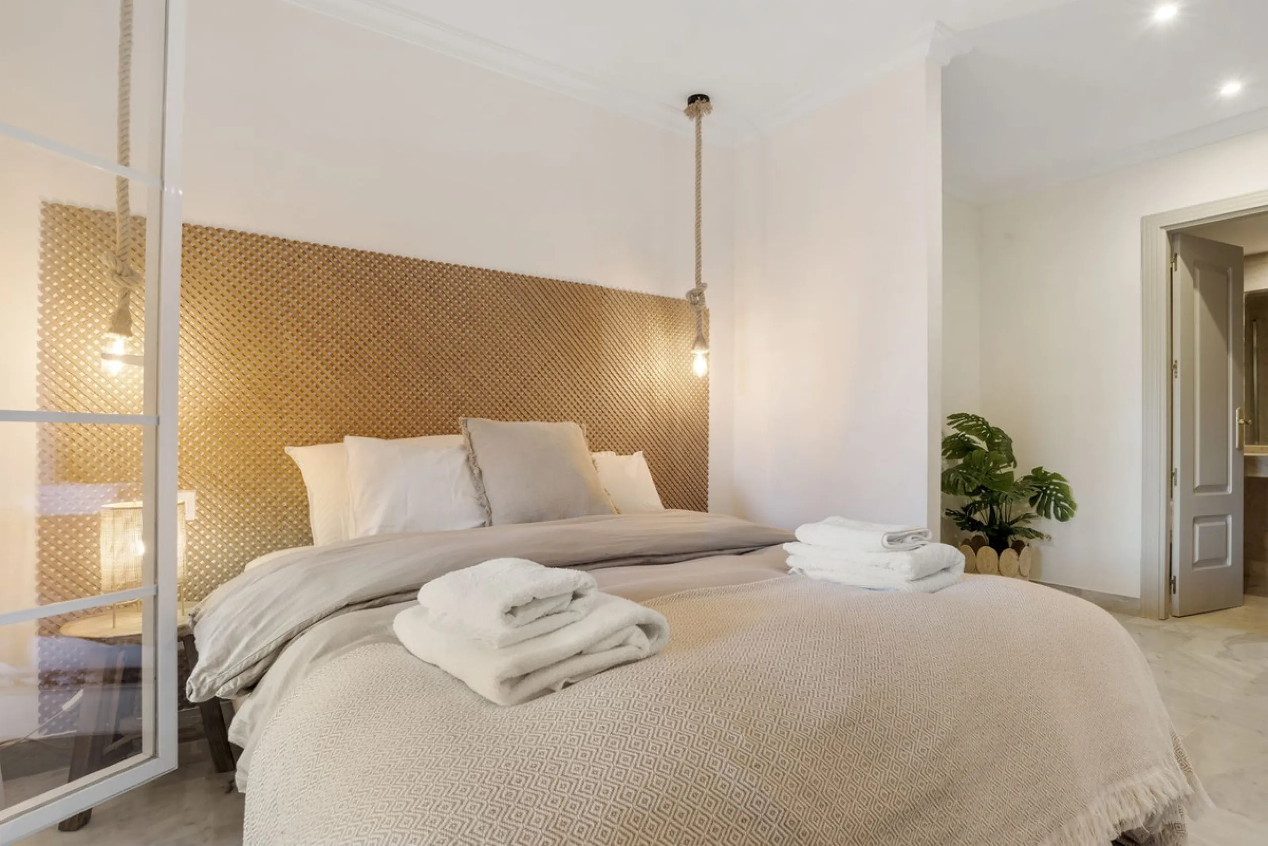 Modern 2-Bedroom Apartment with spectacular Sea & Mountain Views in Señorio de Aloha, Nueva Andalucía