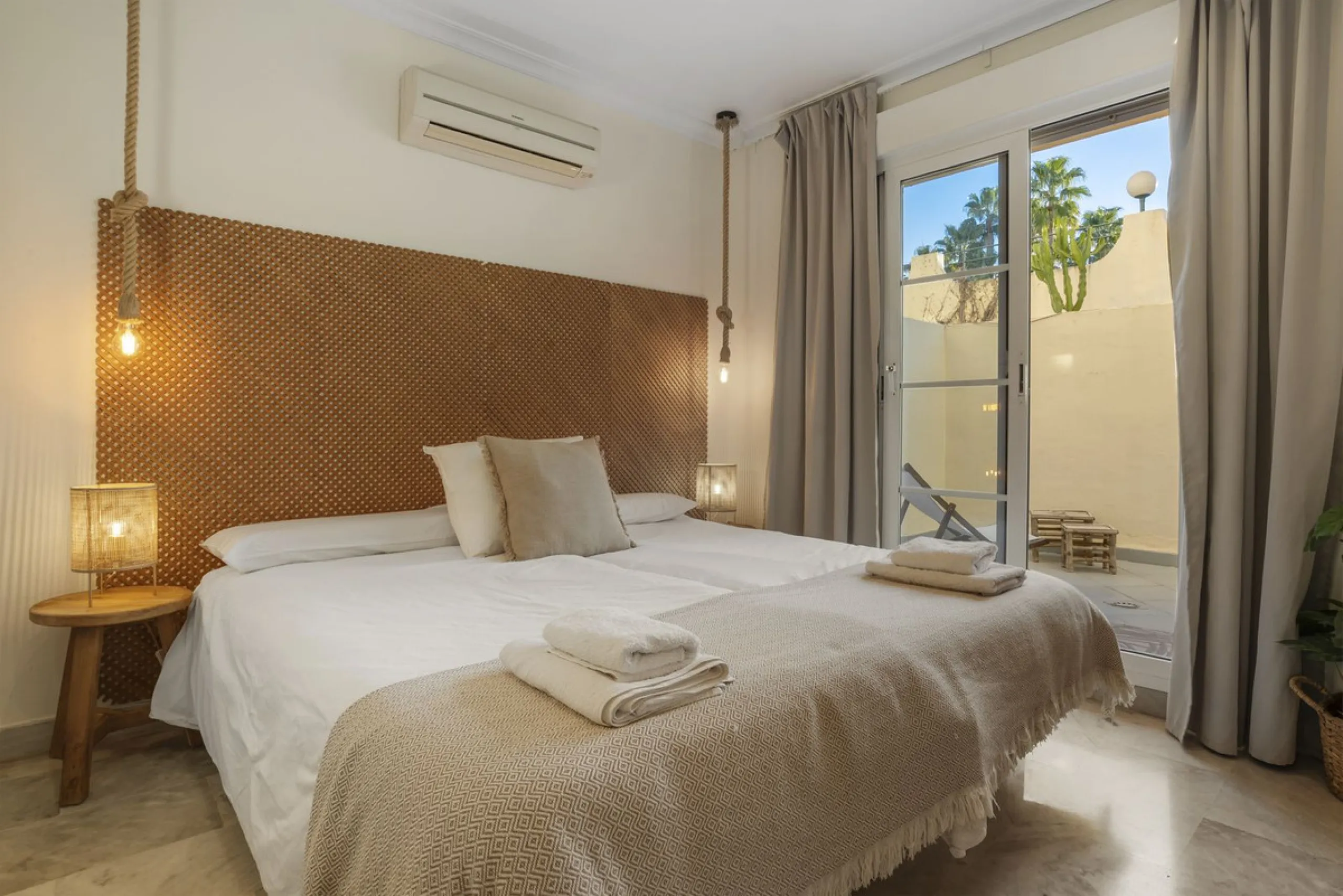 Modern 2-Bedroom Apartment with spectacular Sea & Mountain Views in Señorio de Aloha, Nueva Andalucía
