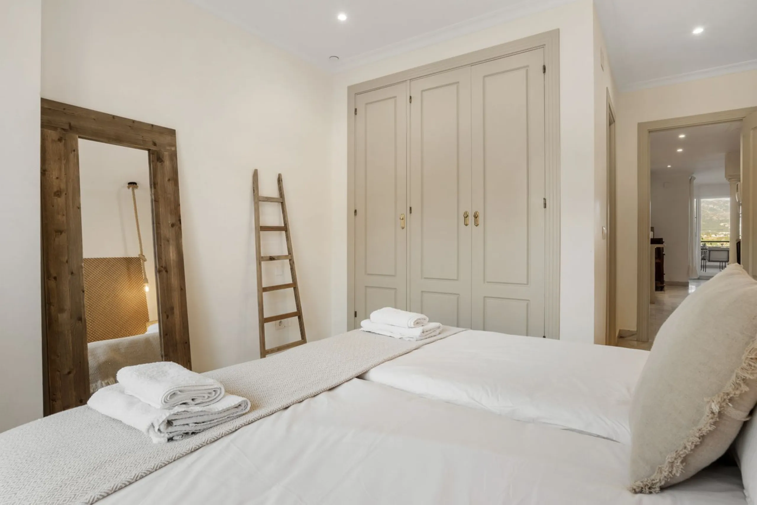 Modern 2-Bedroom Apartment with spectacular Sea & Mountain Views in Señorio de Aloha, Nueva Andalucía