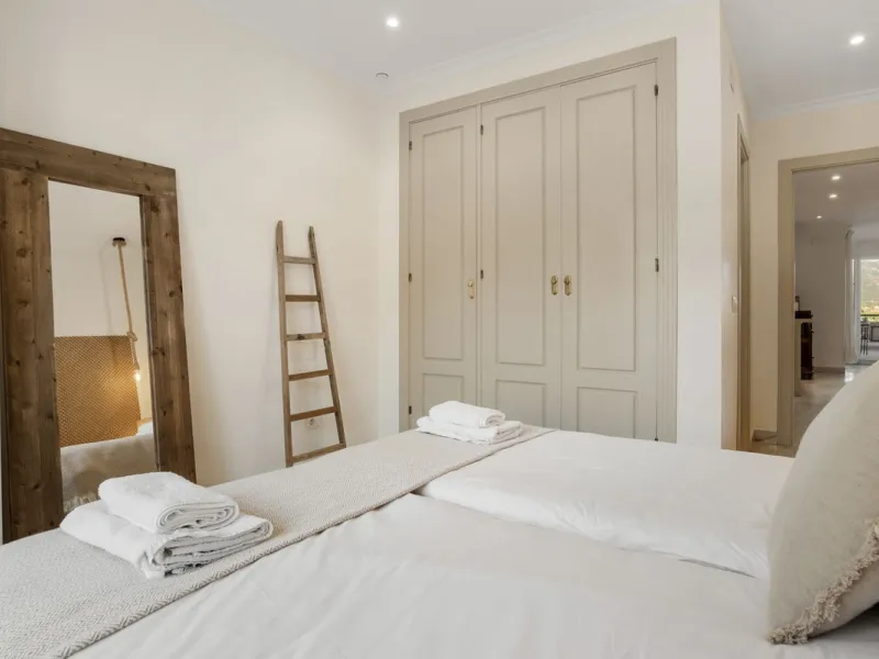 Modern 2-Bedroom Apartment with spectacular Sea & Mountain Views in Señorio de Aloha, Nueva Andalucía