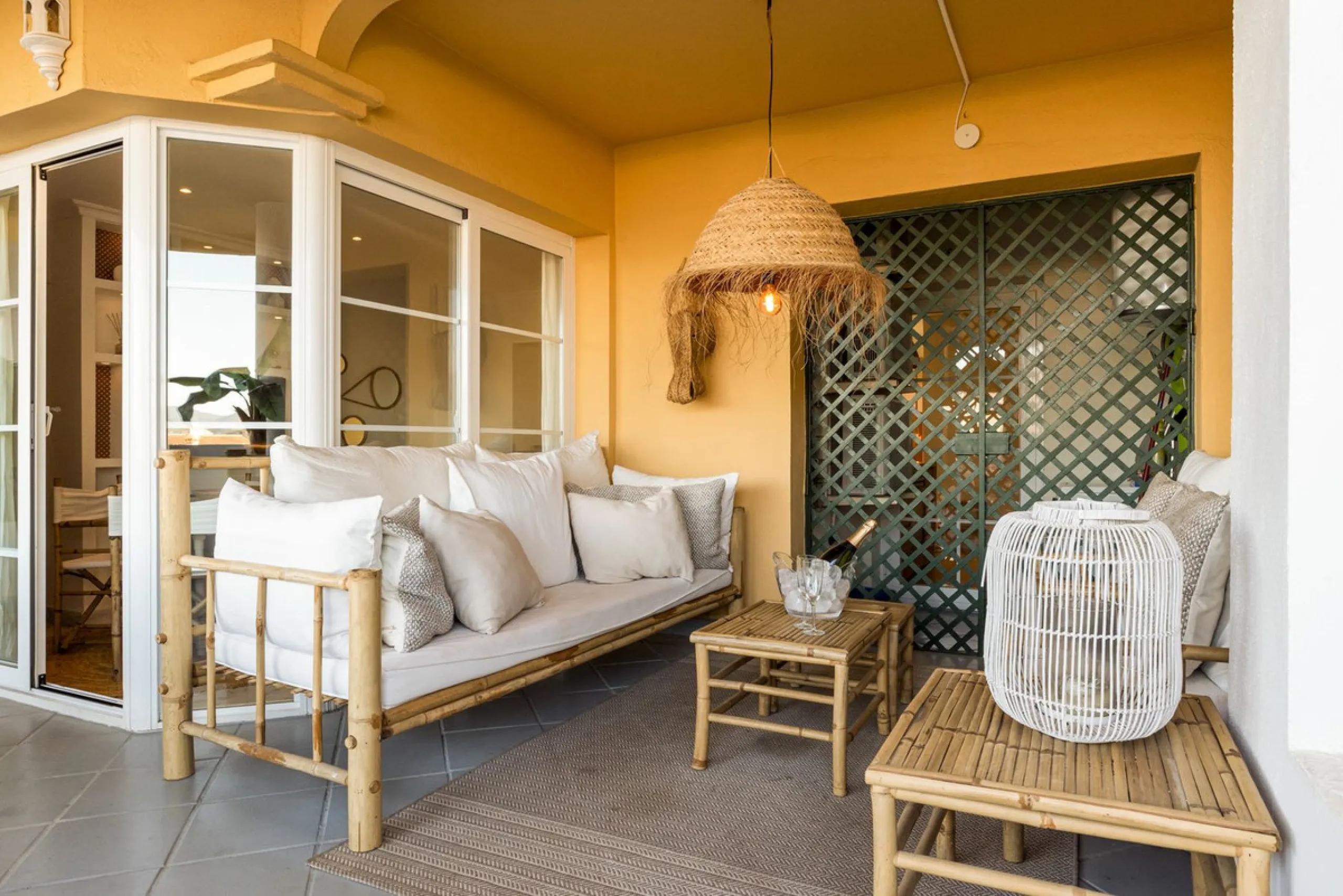Modern 2-Bedroom Apartment with spectacular Sea & Mountain Views in Señorio de Aloha, Nueva Andalucía