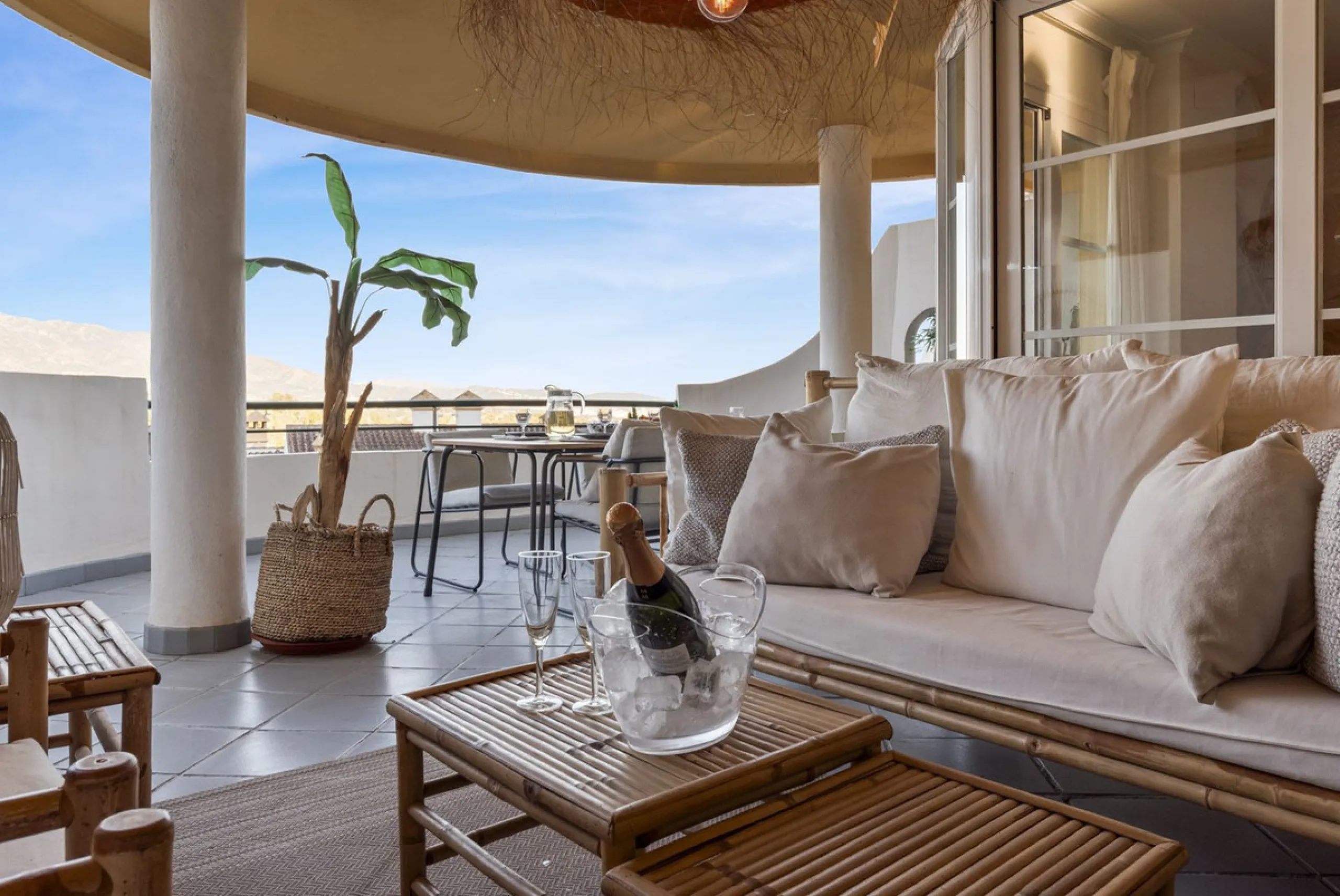Modern 2-Bedroom Apartment with spectacular Sea & Mountain Views in Señorio de Aloha, Nueva Andalucía