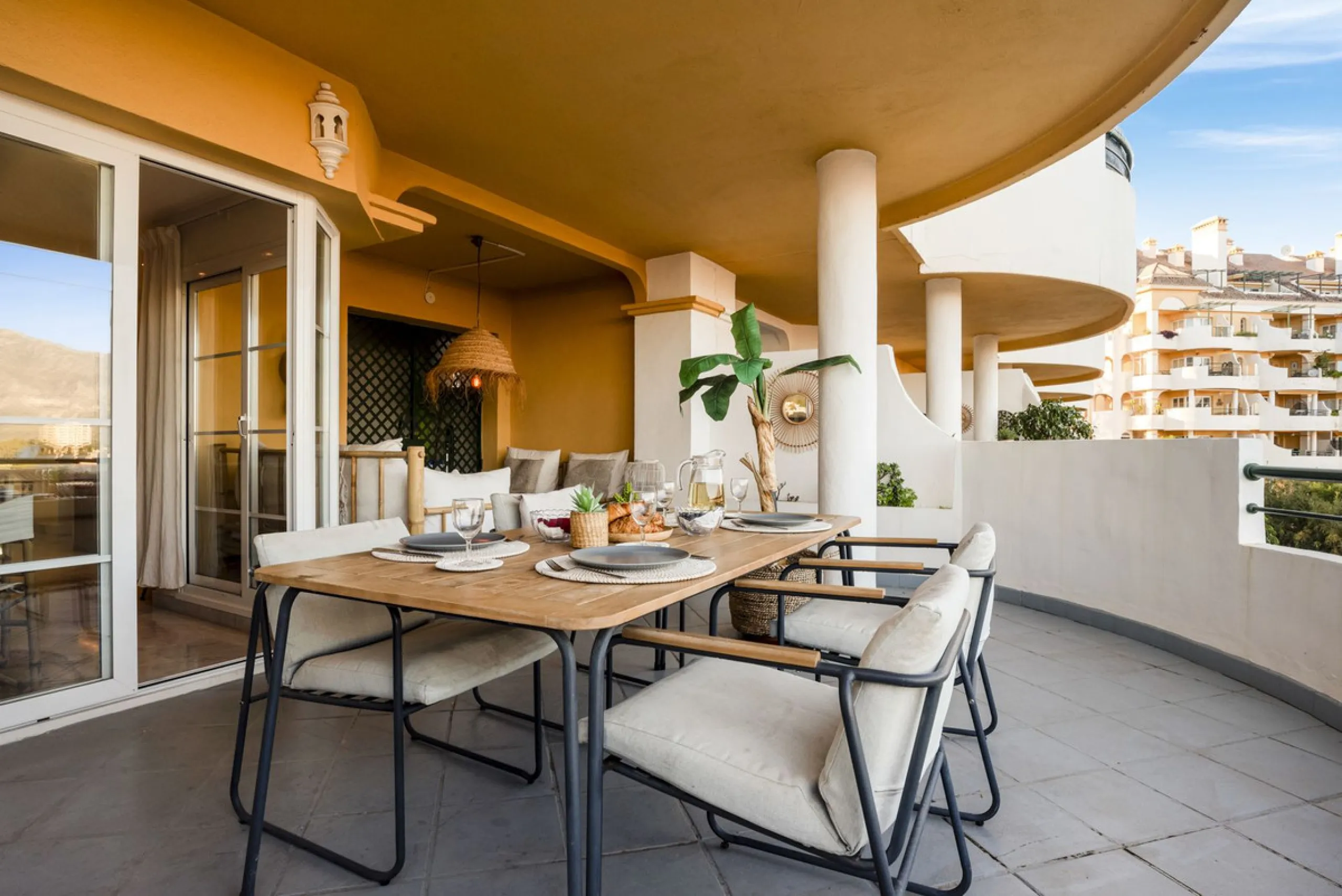 Modern 2-Bedroom Apartment with spectacular Sea & Mountain Views in Señorio de Aloha, Nueva Andalucía