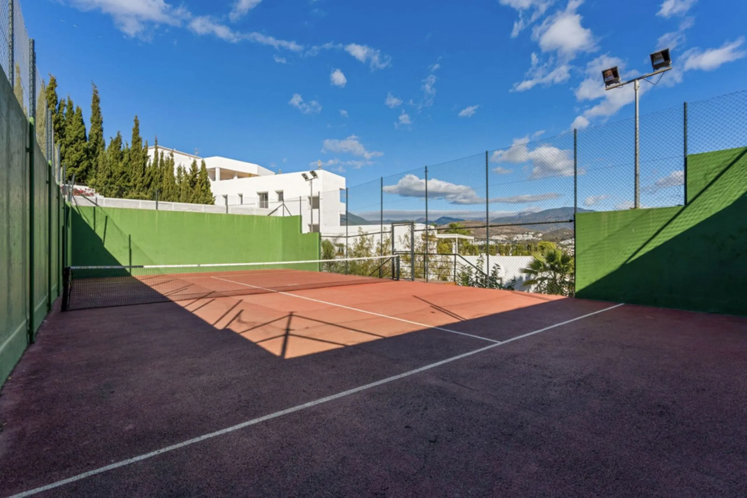 Modern 2-Bedroom Apartment with spectacular Sea & Mountain Views in Señorio de Aloha, Nueva Andalucía