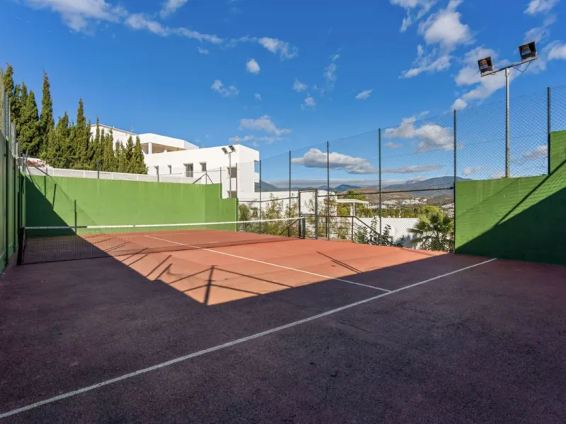 Modern 2-Bedroom Apartment with spectacular Sea & Mountain Views in Señorio de Aloha, Nueva Andalucía