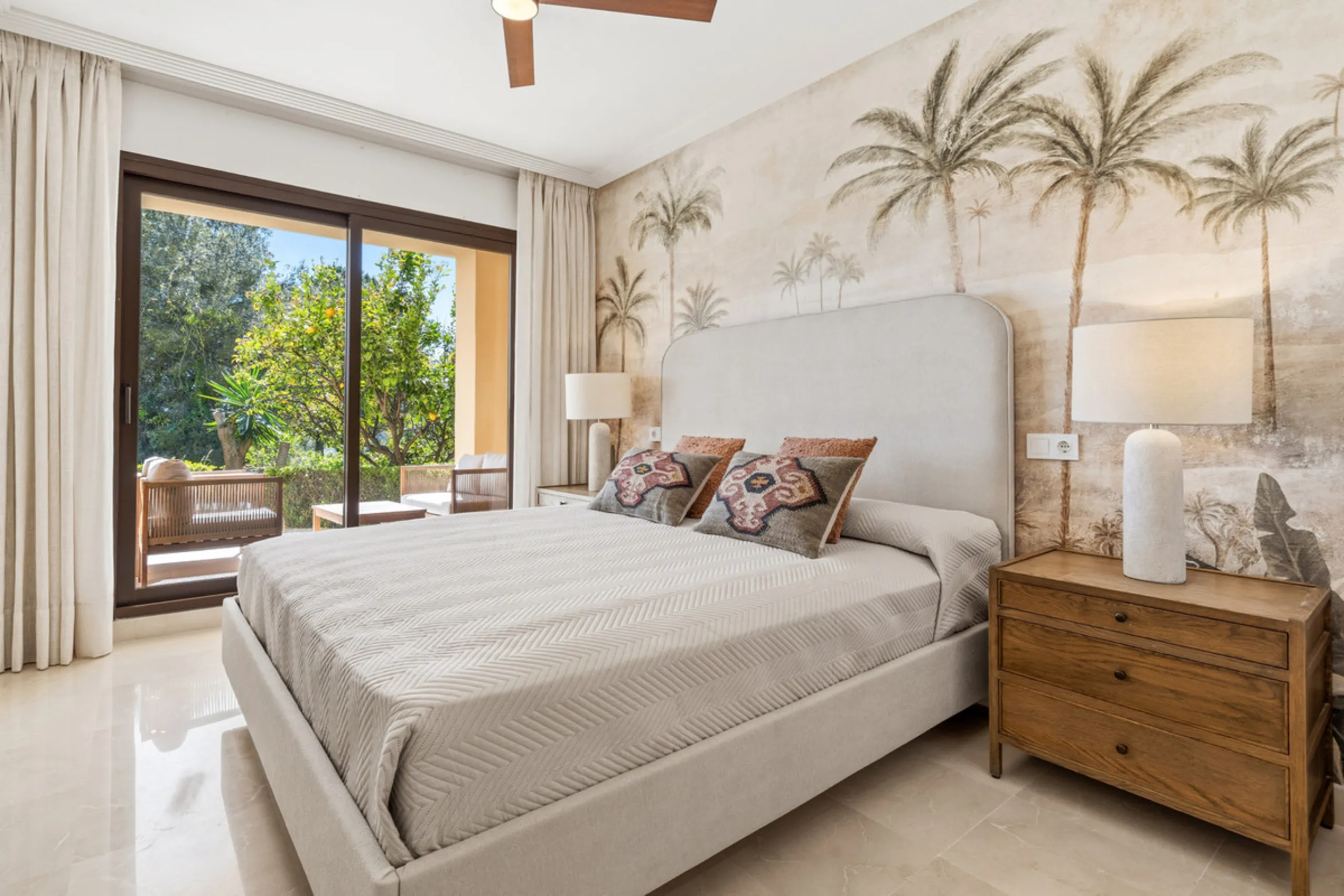 Discover this bright and elegant 3-bedroom, 2-bathroom ground floor apartment located in the sought-after Los Pinos community within Los Arqueros Golf & Country Club.
