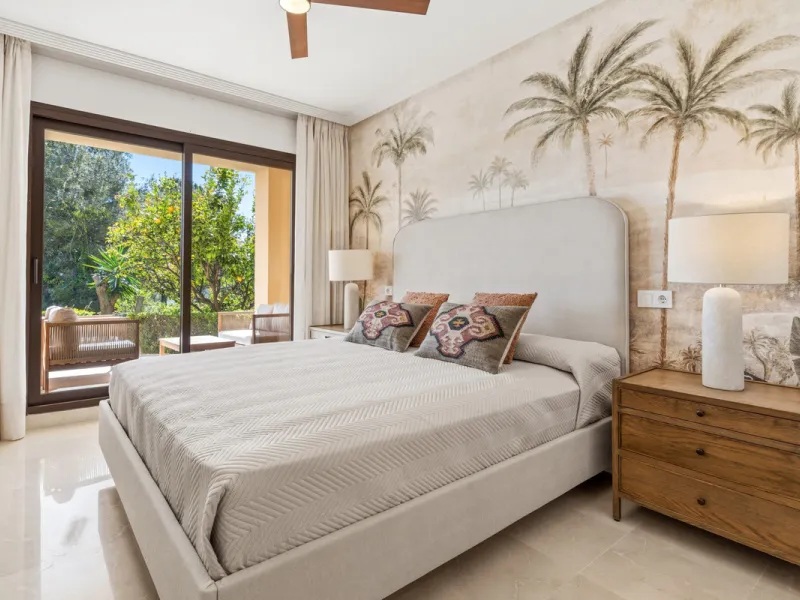 Discover this bright and elegant 3-bedroom, 2-bathroom ground floor apartment located in the sought-after Los Pinos community within Los Arqueros Golf & Country Club.
