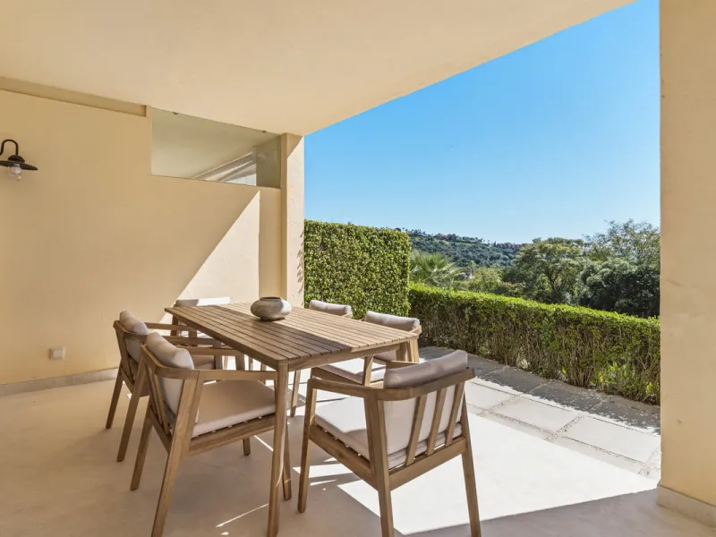 Discover this bright and elegant 3-bedroom, 2-bathroom ground floor apartment located in the sought-after Los Pinos community within Los Arqueros Golf & Country Club.