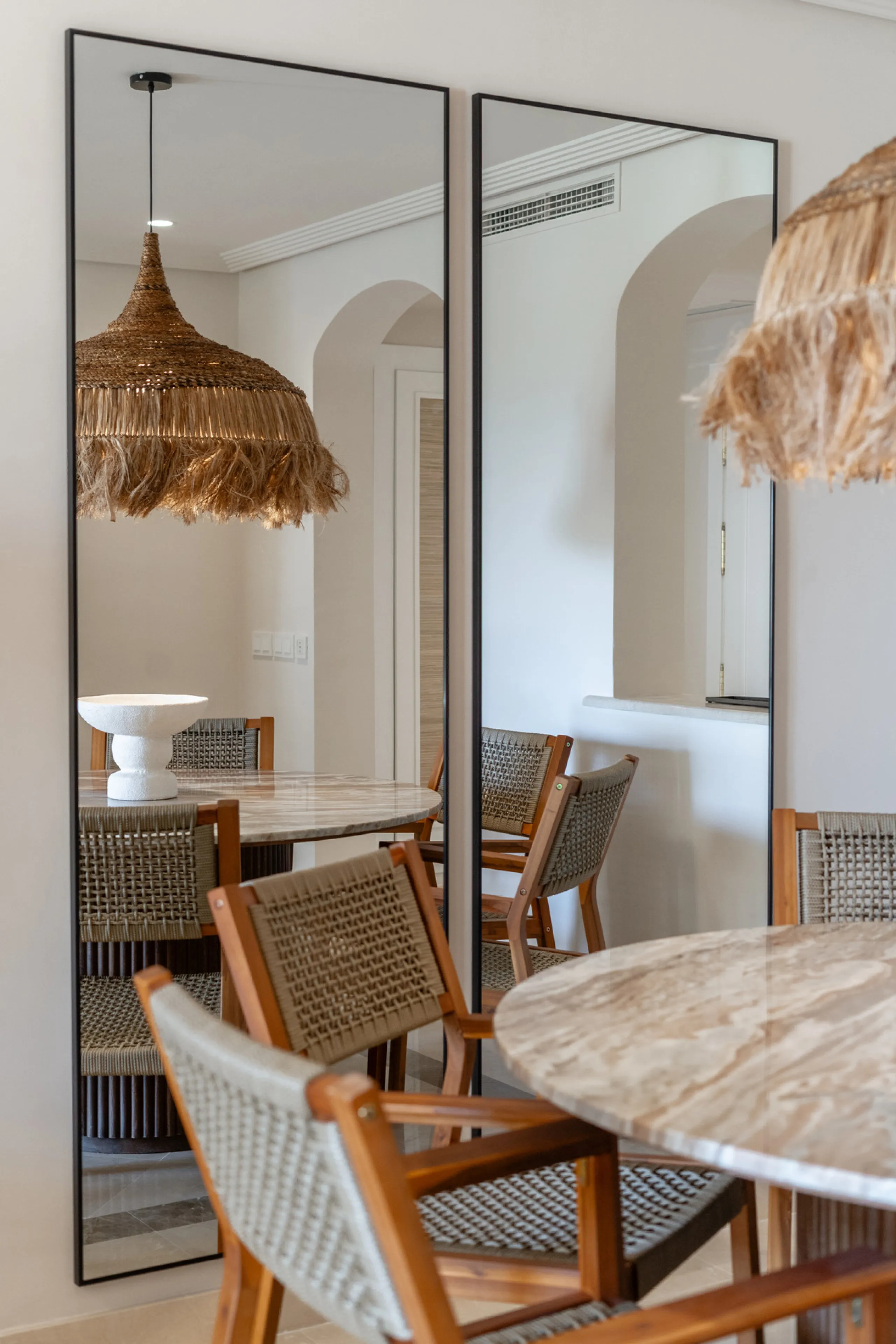 Discover this bright and elegant 3-bedroom, 2-bathroom ground floor apartment located in the sought-after Los Pinos community within Los Arqueros Golf & Country Club.