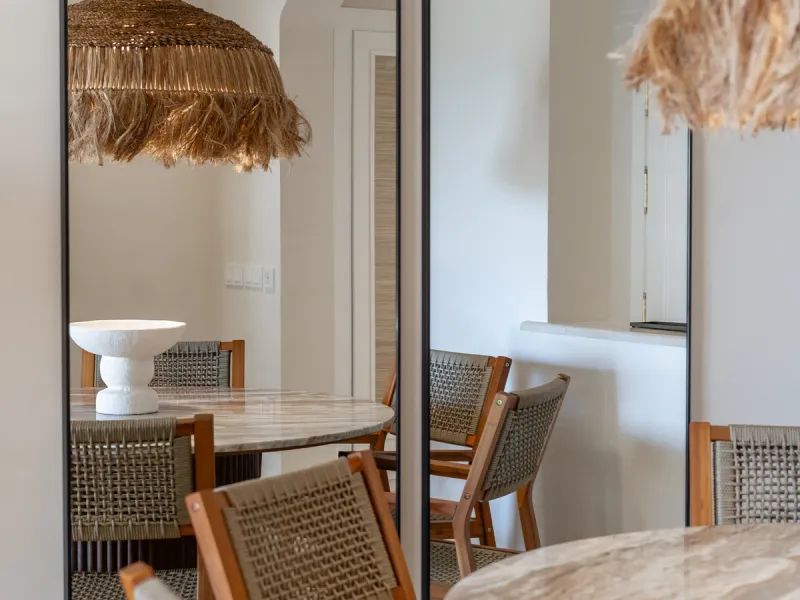 Discover this bright and elegant 3-bedroom, 2-bathroom ground floor apartment located in the sought-after Los Pinos community within Los Arqueros Golf & Country Club.