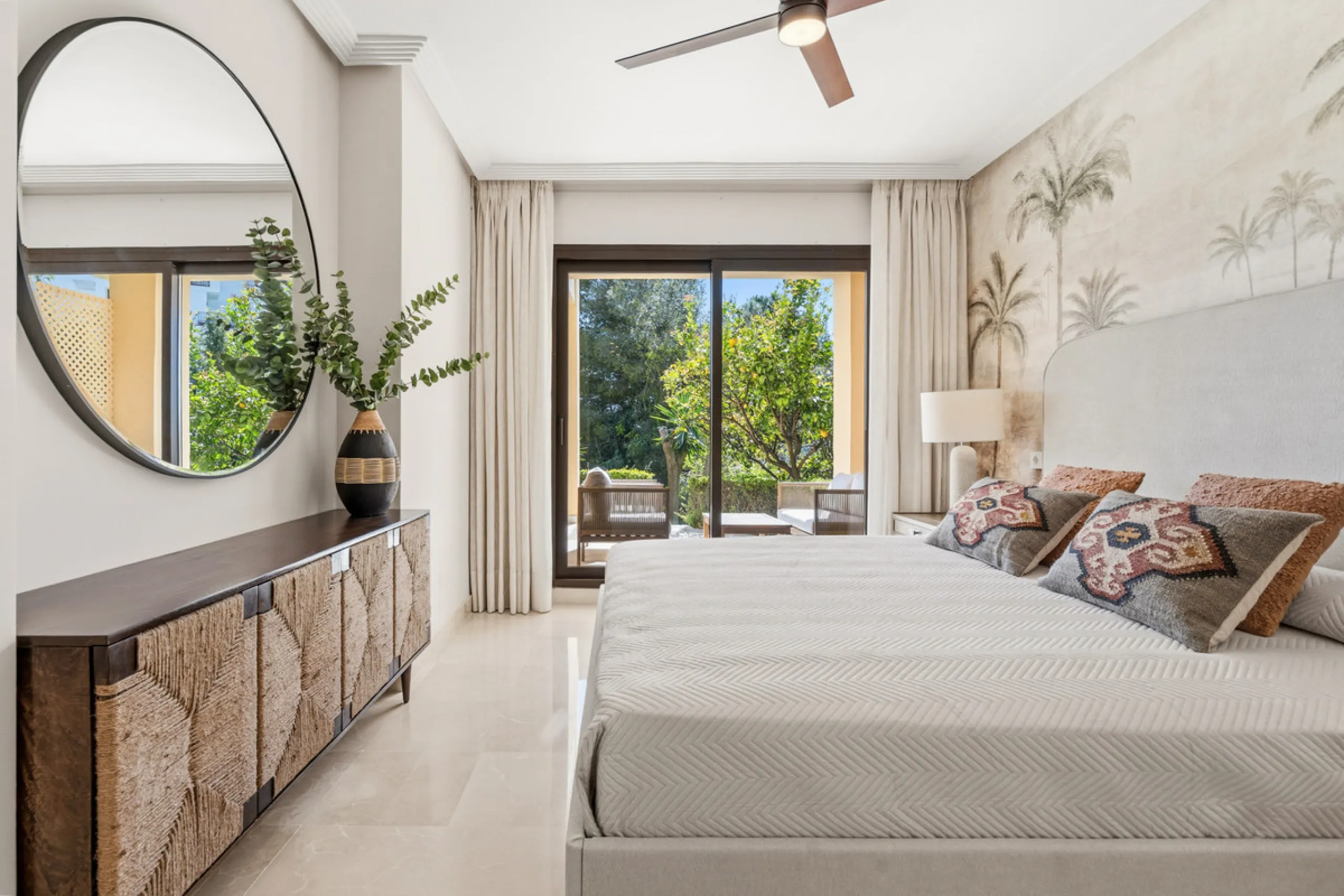 Discover this bright and elegant 3-bedroom, 2-bathroom ground floor apartment located in the sought-after Los Pinos community within Los Arqueros Golf & Country Club.