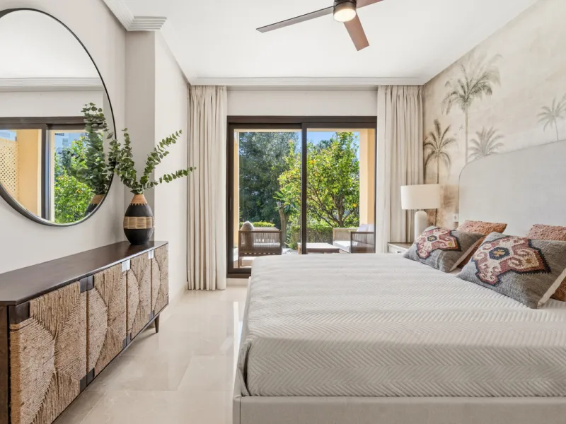 Discover this bright and elegant 3-bedroom, 2-bathroom ground floor apartment located in the sought-after Los Pinos community within Los Arqueros Golf & Country Club.
