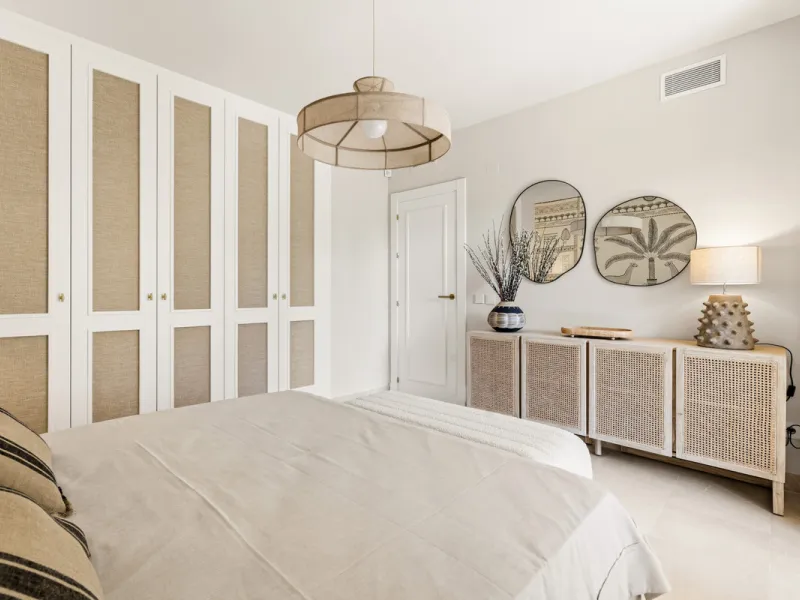 Discover this bright and elegant 3-bedroom, 2-bathroom ground floor apartment located in the sought-after Los Pinos community within Los Arqueros Golf & Country Club.