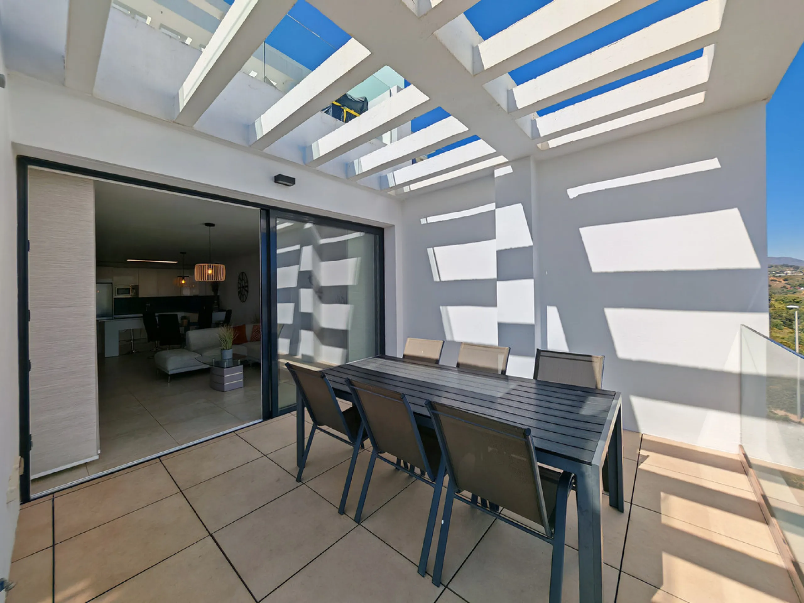 Apartment - Middle Floor Apartment в продаже в Mijas, Málaga. В доме 3 спален и 2 ванных комнат. Площадь дома 112 м²