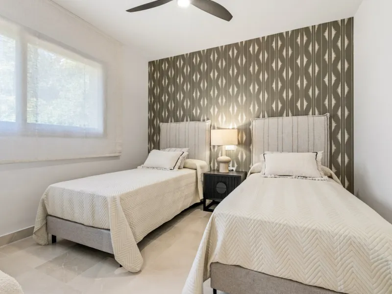 Discover this bright and elegant 3-bedroom, 2-bathroom ground floor apartment located in the sought-after Los Pinos community within Los Arqueros Golf & Country Club.