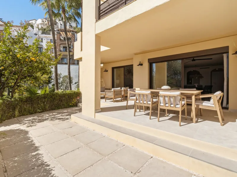 Discover this bright and elegant 3-bedroom, 2-bathroom ground floor apartment located in the sought-after Los Pinos community within Los Arqueros Golf & Country Club.