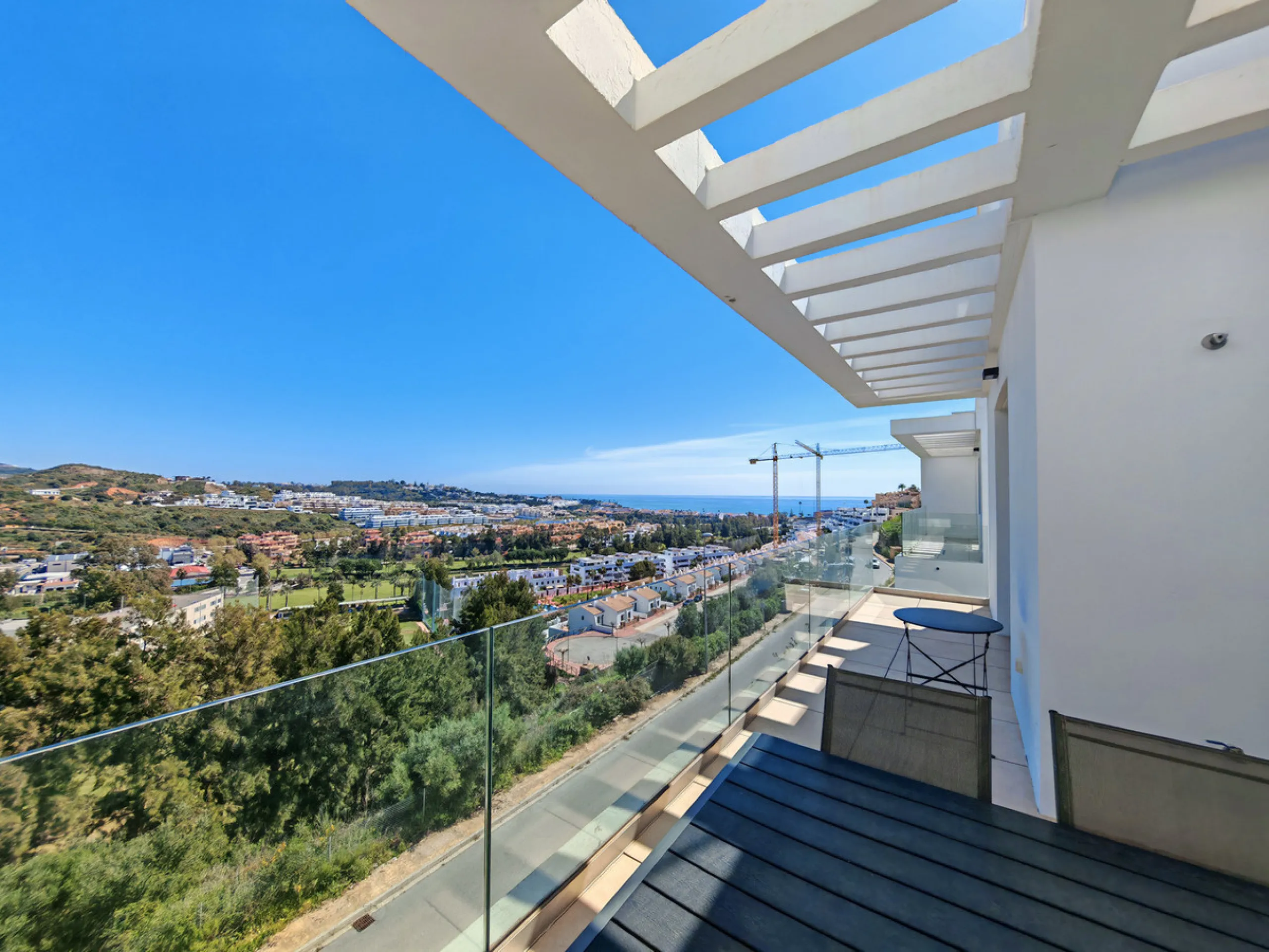 Apartment - Middle Floor Apartment в продаже в Mijas, Málaga. В доме 3 спален и 2 ванных комнат. Площадь дома 112 м²