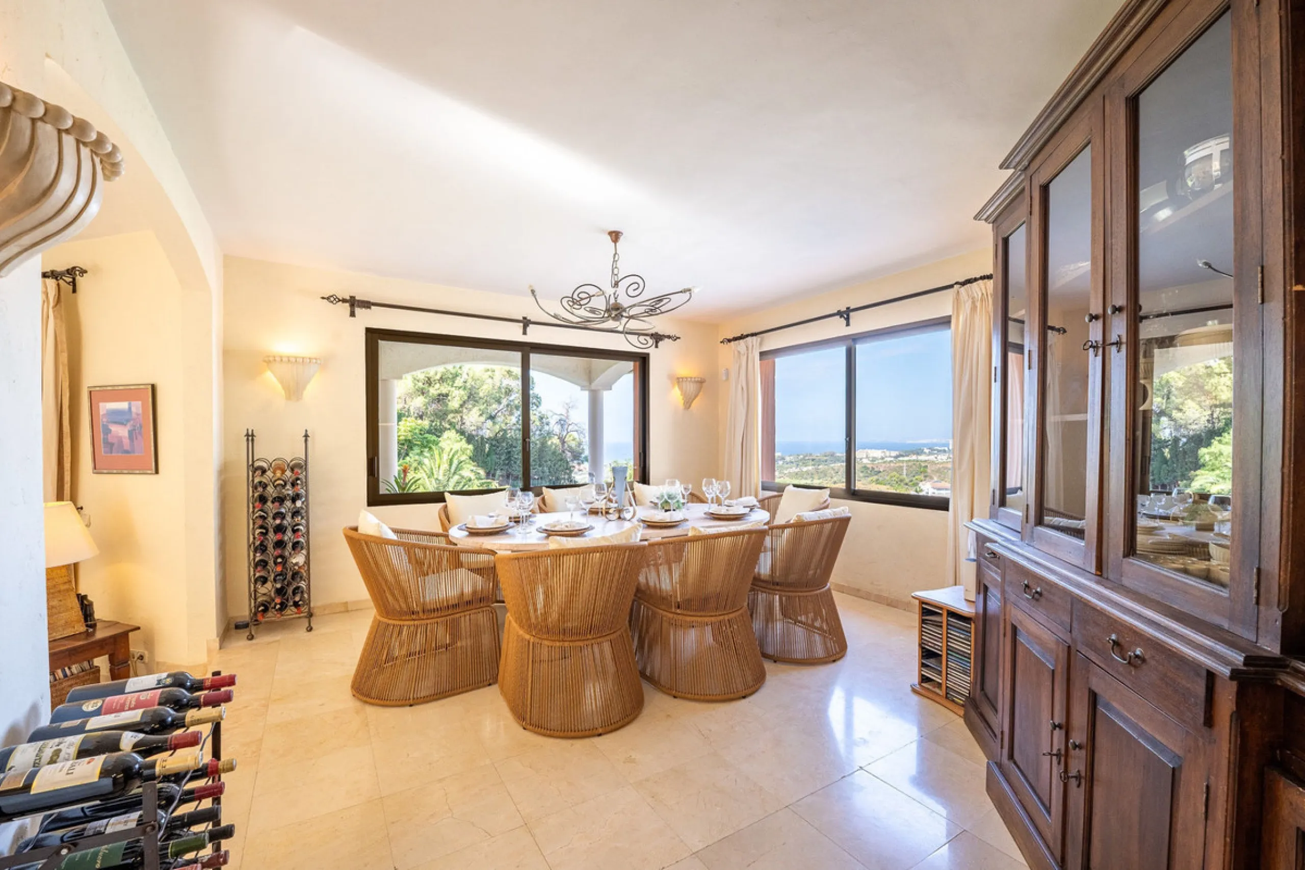 Set on an exceptional 2,275 m² double plot, this impressive villa in El Rosario, Marbella offers a rare combination of space, privacy, and breathtaking views over the Mediterranean Sea and the iconic La Concha mountain. From sunrise to sunset, the scenery