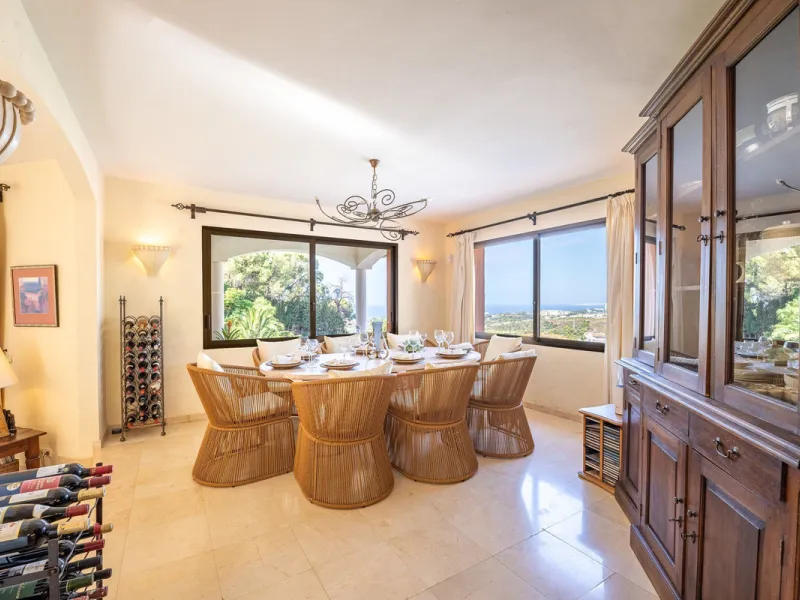 Set on an exceptional 2,275 m² double plot, this impressive villa in El Rosario, Marbella offers a rare combination of space, privacy, and breathtaking views over the Mediterranean Sea and the iconic La Concha mountain. From sunrise to sunset, the scenery