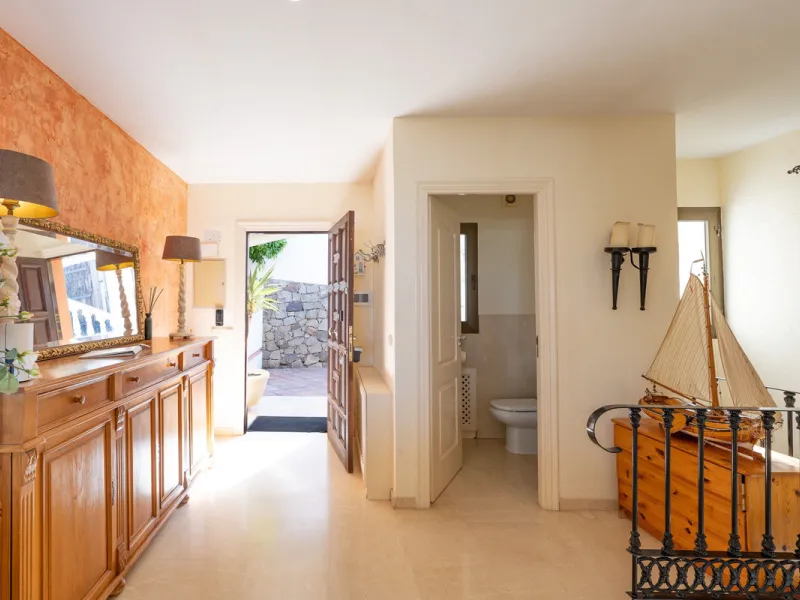 Set on an exceptional 2,275 m² double plot, this impressive villa in El Rosario, Marbella offers a rare combination of space, privacy, and breathtaking views over the Mediterranean Sea and the iconic La Concha mountain. From sunrise to sunset, the scenery