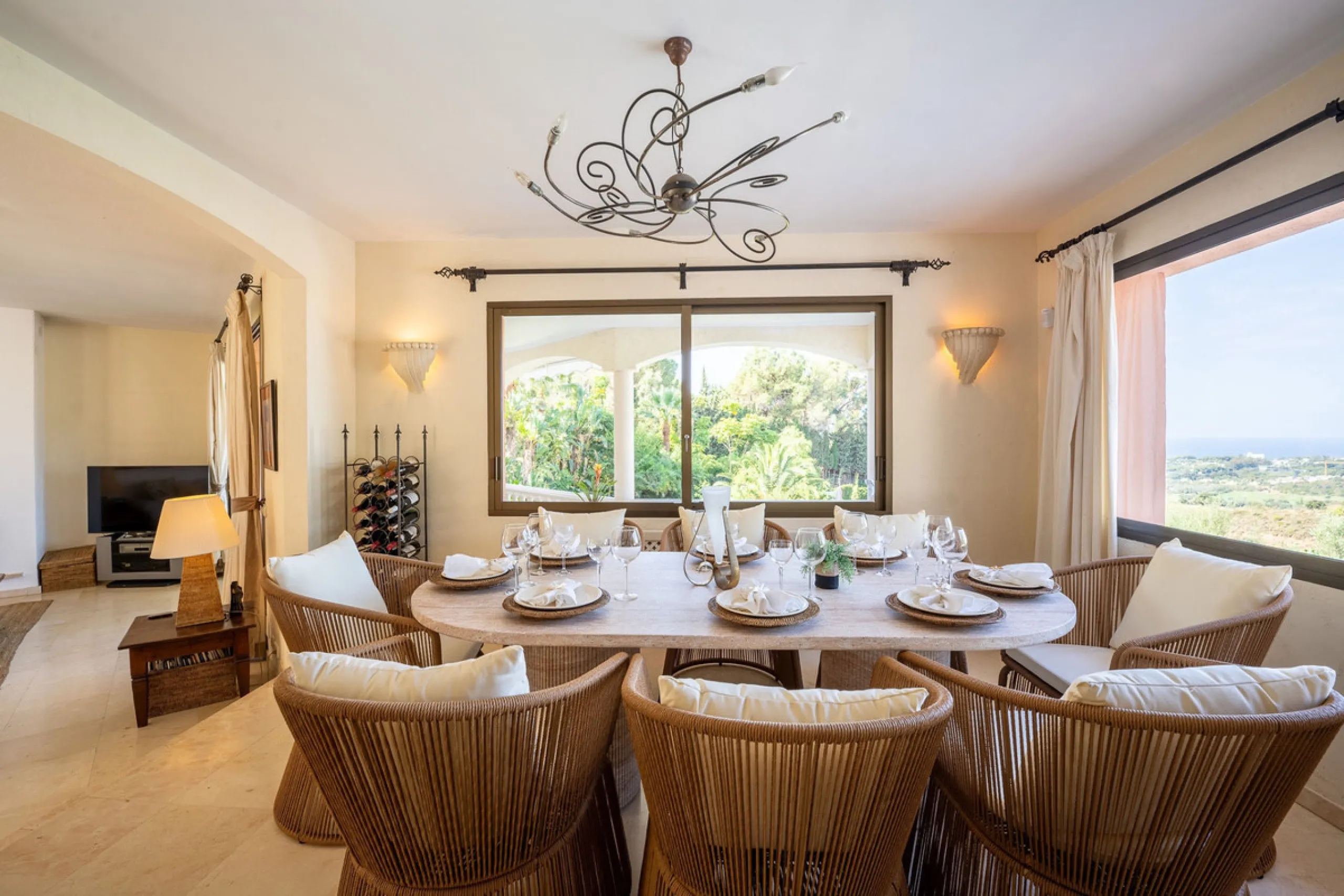 Set on an exceptional 2,275 m² double plot, this impressive villa in El Rosario, Marbella offers a rare combination of space, privacy, and breathtaking views over the Mediterranean Sea and the iconic La Concha mountain. From sunrise to sunset, the scenery