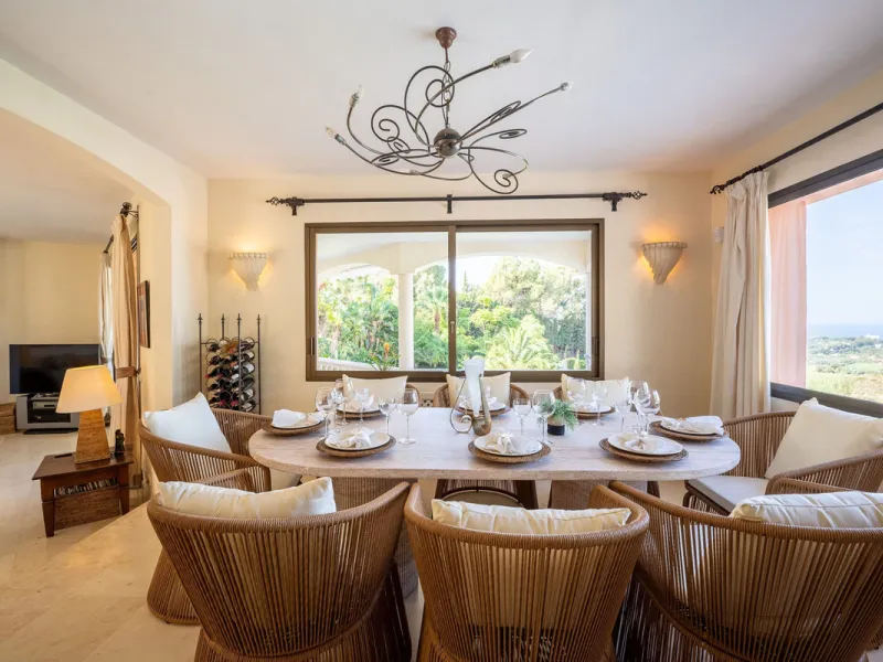 Set on an exceptional 2,275 m² double plot, this impressive villa in El Rosario, Marbella offers a rare combination of space, privacy, and breathtaking views over the Mediterranean Sea and the iconic La Concha mountain. From sunrise to sunset, the scenery